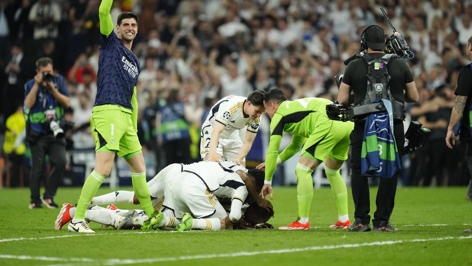 Real Madrid feiert gegen den FC Bayern den dramatischen Einzug ins Finale der Champions League.