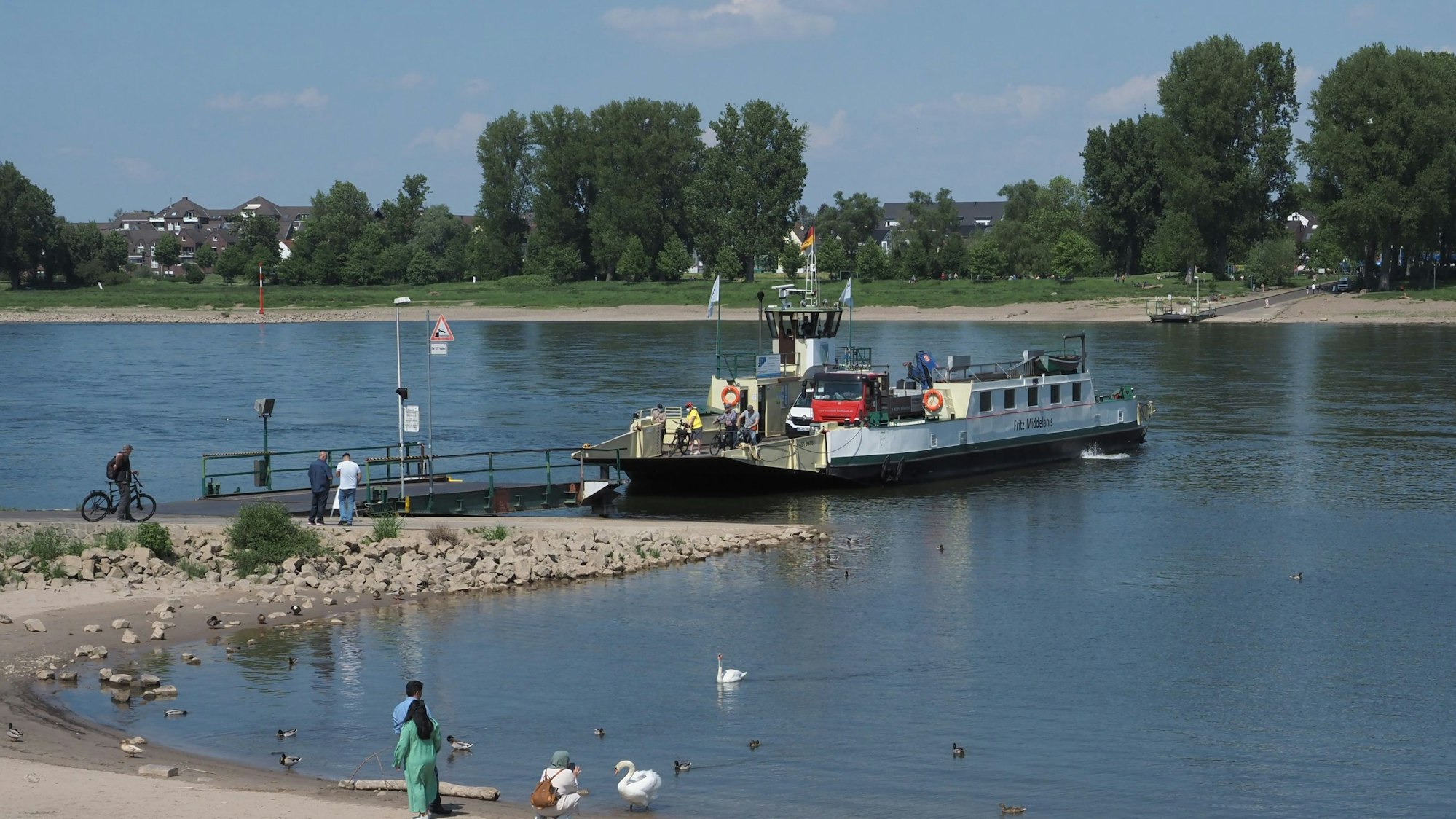 Die Rheinfähre in Köln-Langel