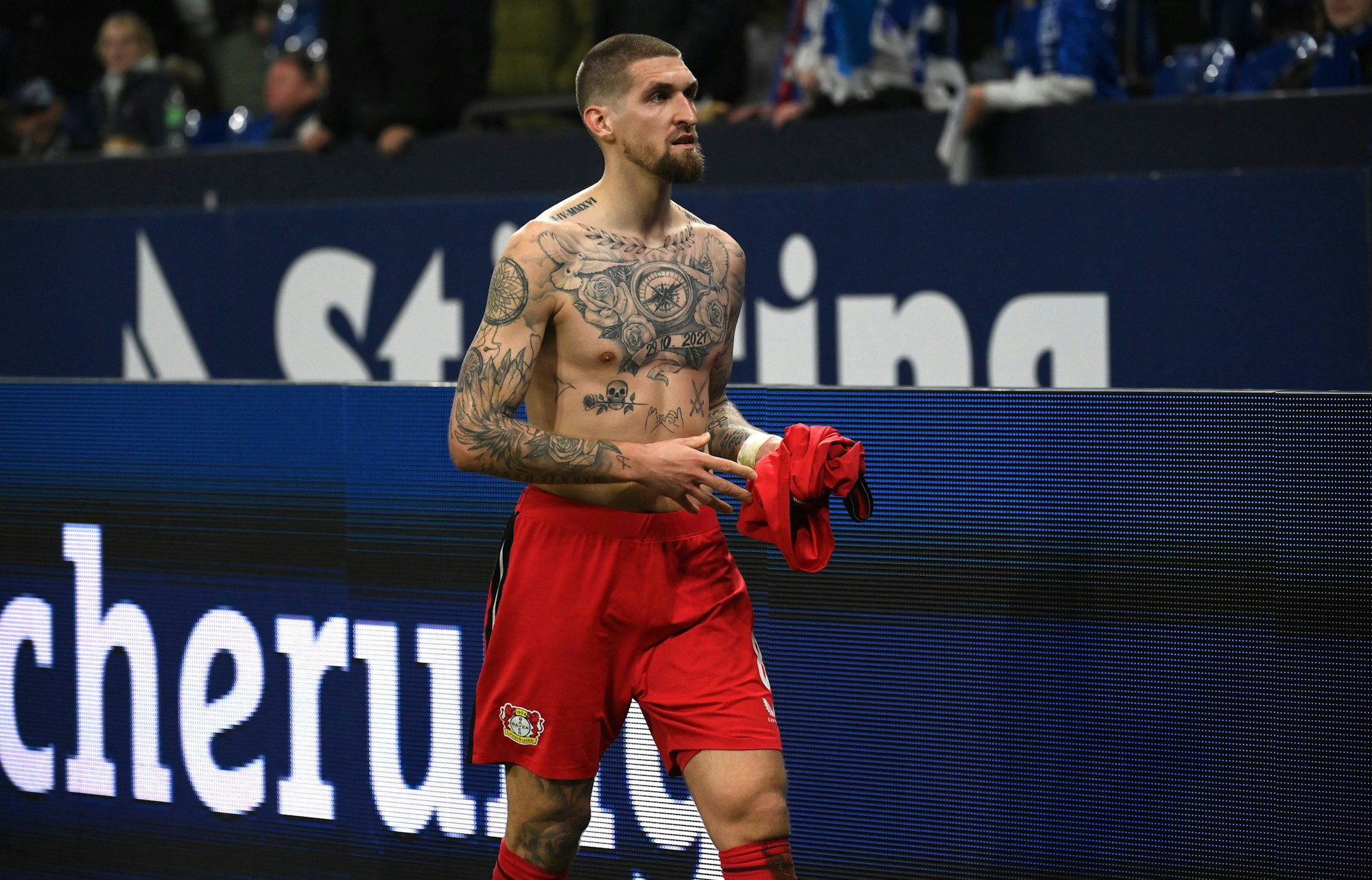 Robert Andrich hat im Jubel sein Trikot ausgezogen.