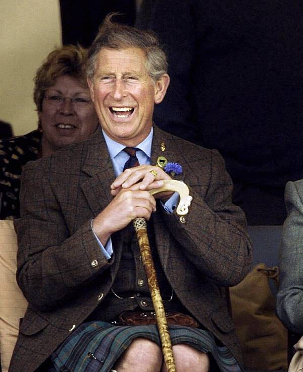 König Charles III. und Königin Camilla am 7. August 2004 bei den Highland Games in Braemar (Schottland)