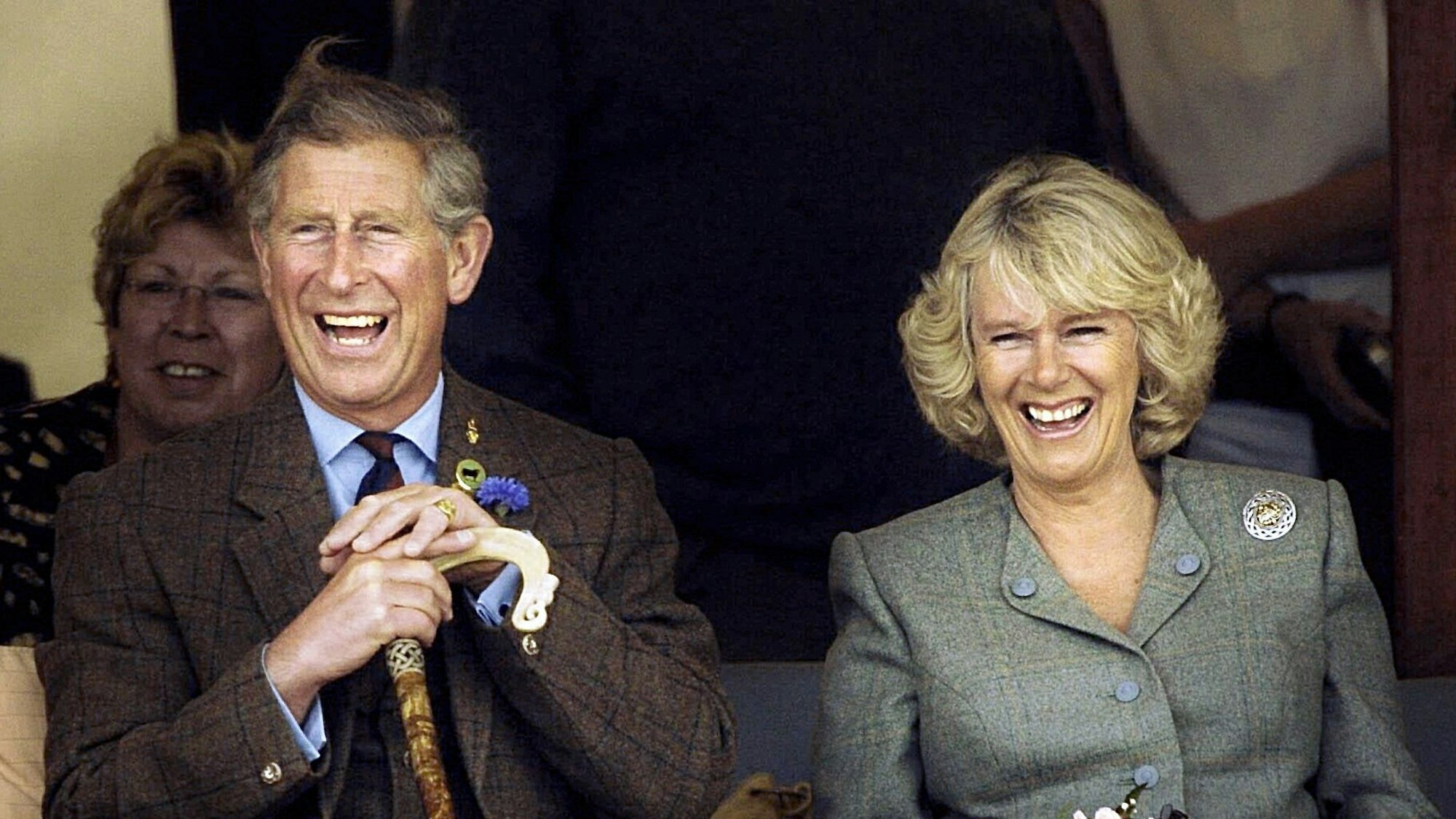 König Charles III. und Königin Camilla am 7. August 2004 bei den Highland Games in Braemar (Schottland)
