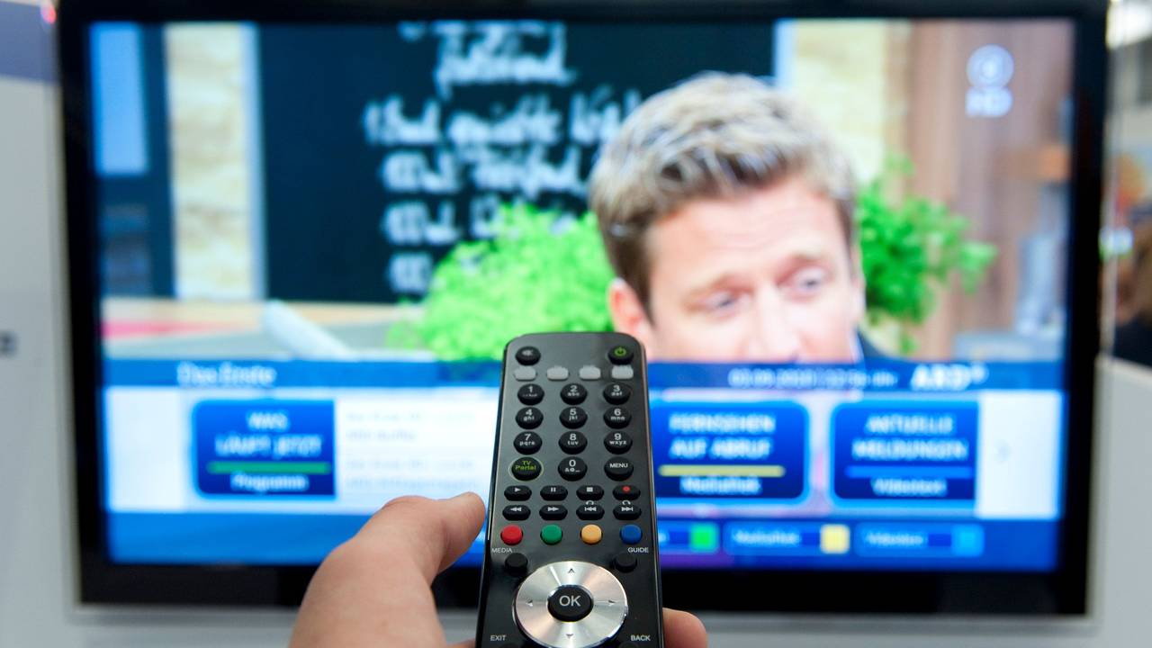 Millionen Mieter und Mieterinnen müssen spätestens am 30. Juni geklärt haben, wie sie in ihrer Wohnung künftig weiter fernsehen (Symbolbild).