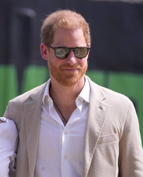 Prinz Harry (r) und Meghan besuchen im Mai 2024 die Giant of Africa Foundation bei der Dream Big Basketball Klinik. In einem aktuellen Interview stellte das Paar sein neues Projekt „The Parents Network“ vor.