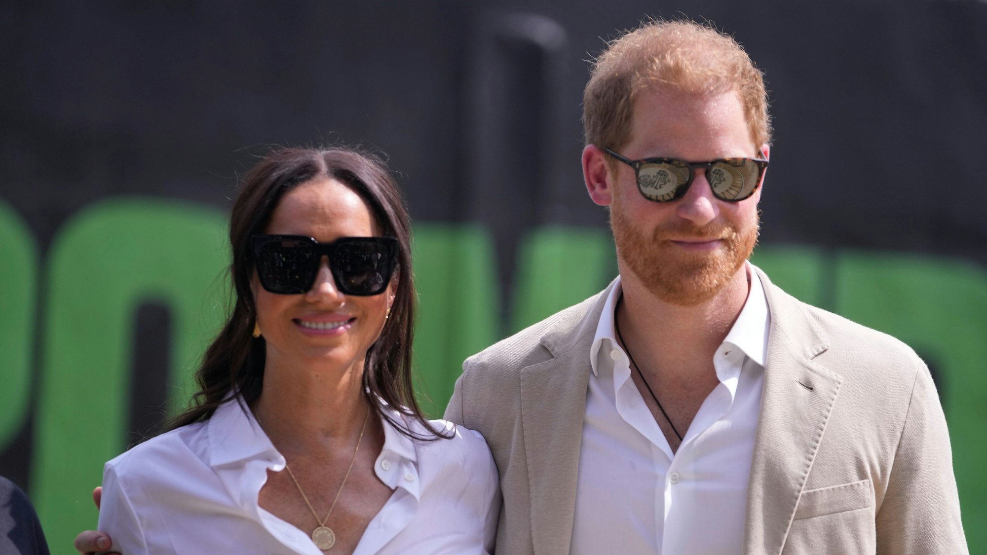 Prinz Harry (r) und Meghan besuchen am 12. Mai 2024 die „Giant of Africa Foundation“ bei der Dream Big Basketball Klinik.