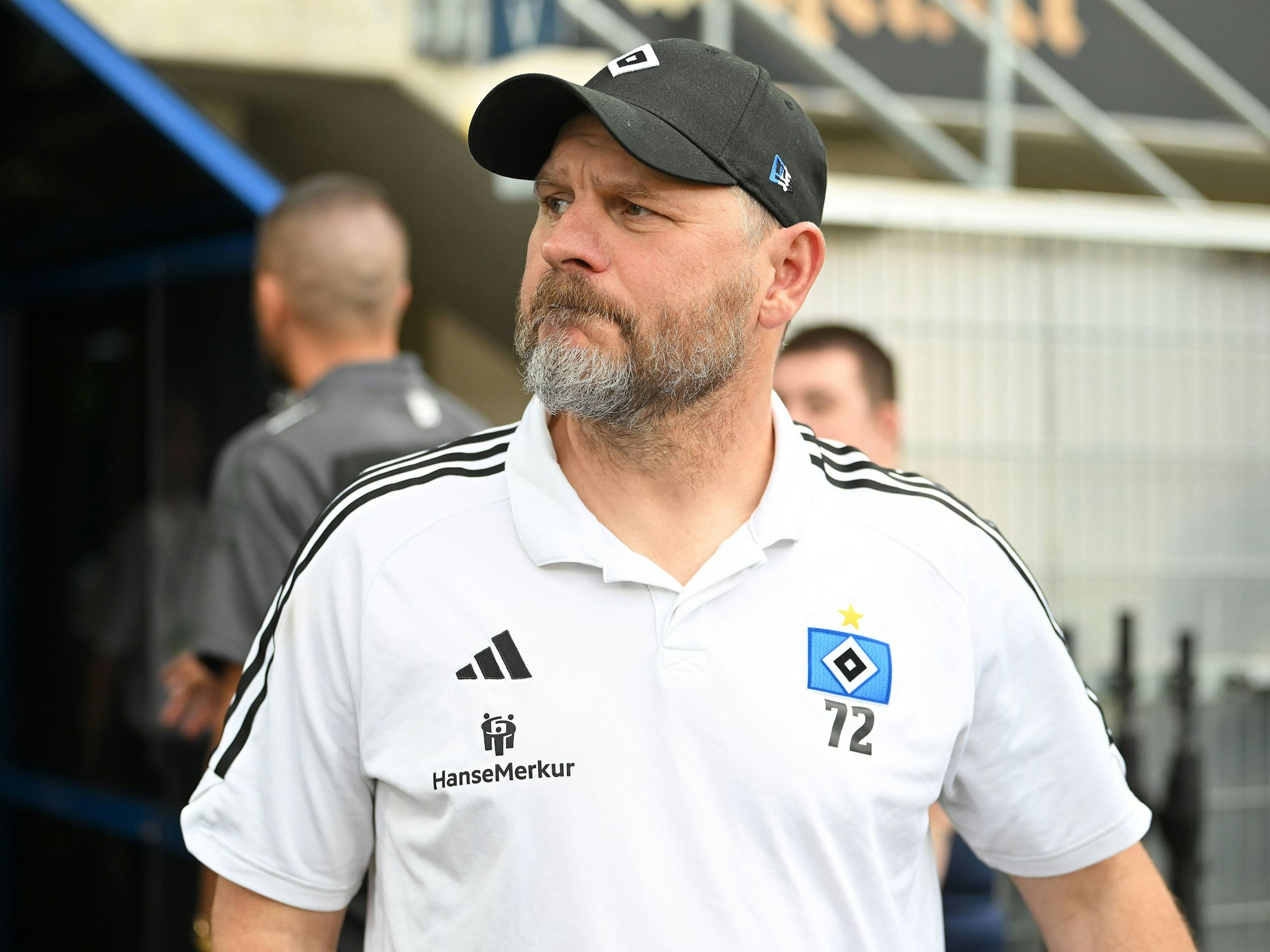 HSV-Trainer Steffen Baumgart vor dem Spiel gegen de SC Paderborn am 10. Mai 2024.