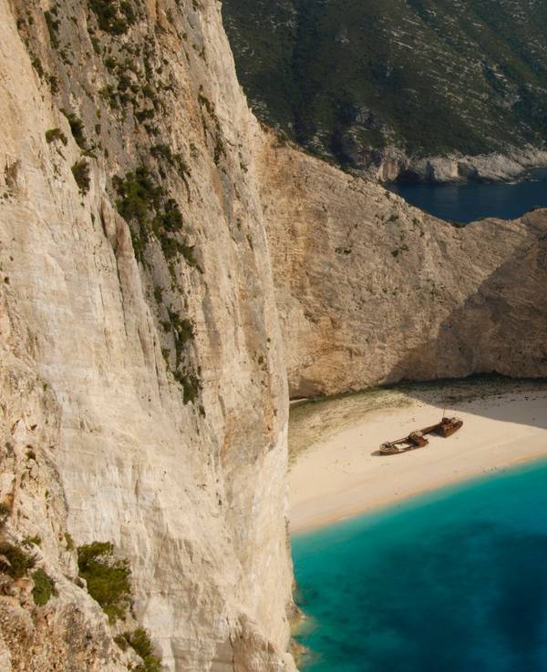 Berühmteste Bucht der Insel Zakynthos mit dem Schiffswrack der „Panagiotis“.