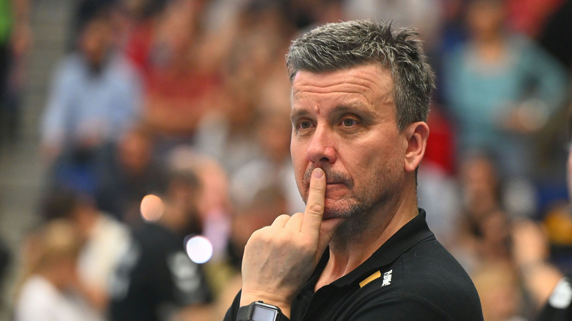 Trainer Alexander Waibl beim Spiel zwischen dem Dresdner SC und dem MTV Stuttgart.