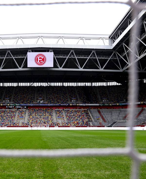 Blick in die leere Düsseldorfer Merkur-Spiel-Arena vor dem Spiel gegen den 1. FC Nürnberg.