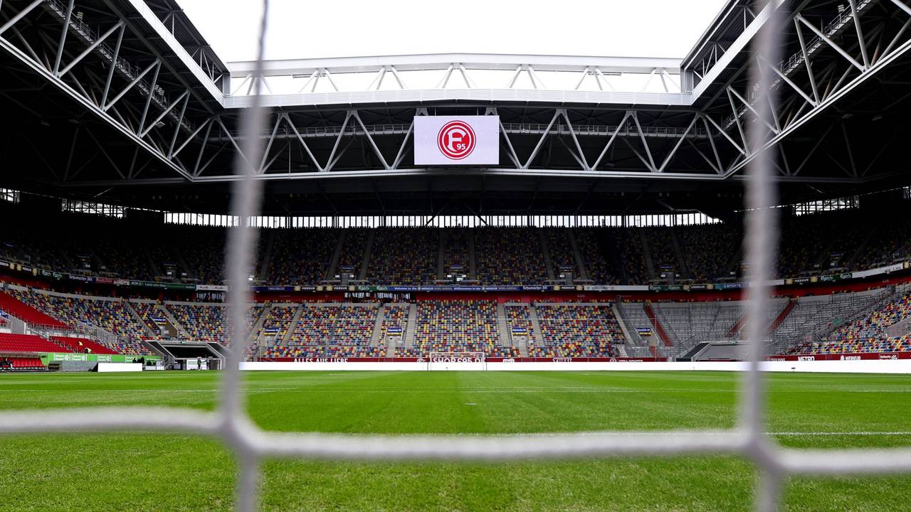 Blick in die leere Düsseldorfer Merkur-Spiel-Arena vor dem Spiel gegen den 1. FC Nürnberg.