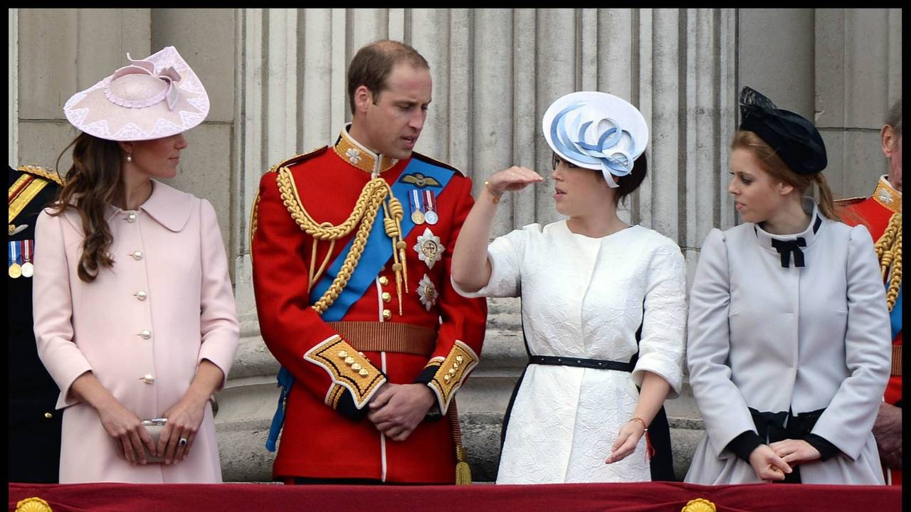 Prinz William unterhält sich mit Prinzessin Eugenie und Prinzessin Beatrice.