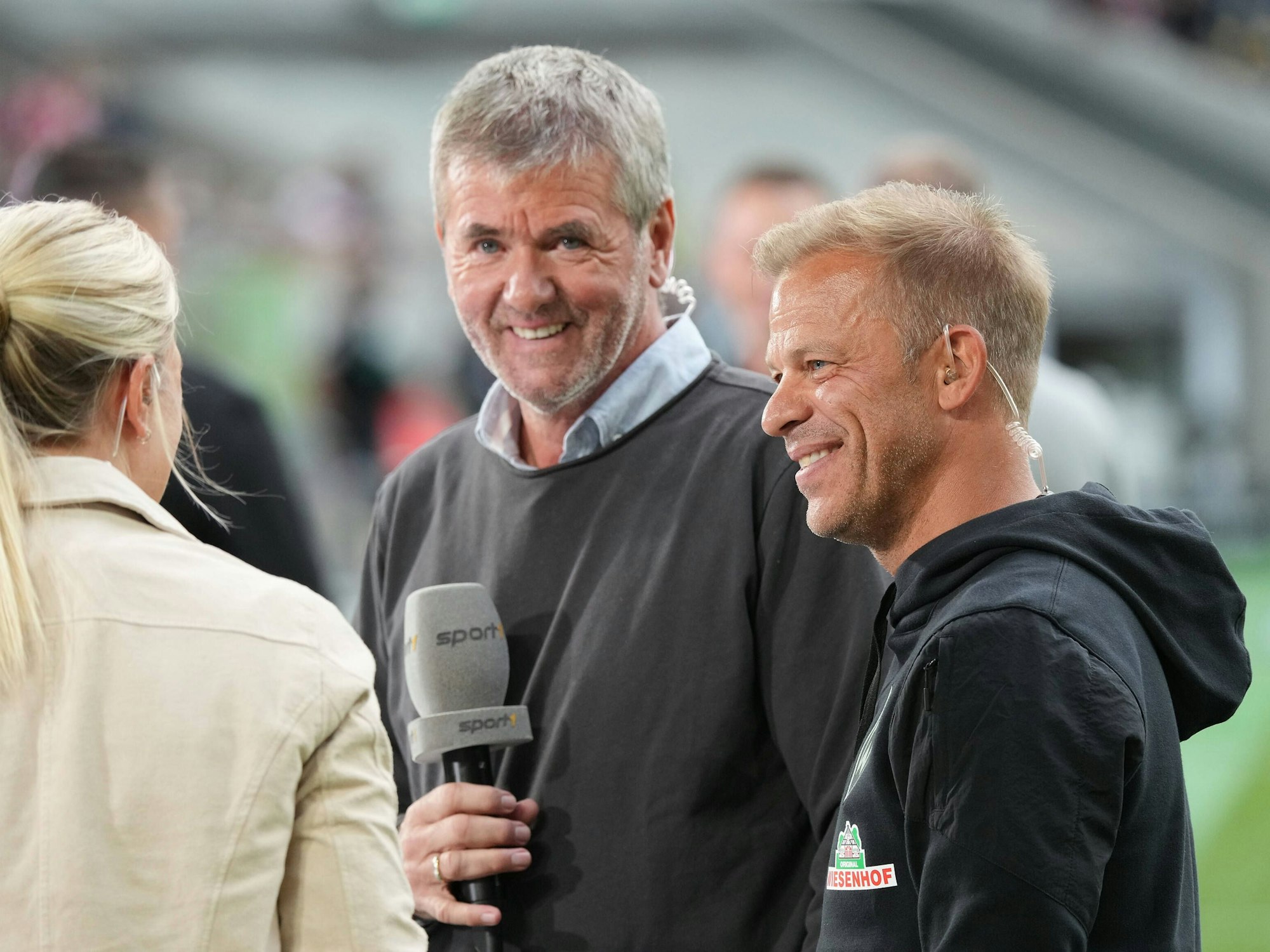 Kaiserslautern-Trainer Friedhelm Funkel (l.) gemeinsam mit dem damaligen Bremen Coach Markus Anfang beim Spiel zwischen Fortuna Düsseldorf und Werder Bremen am 31. Juli 2021.