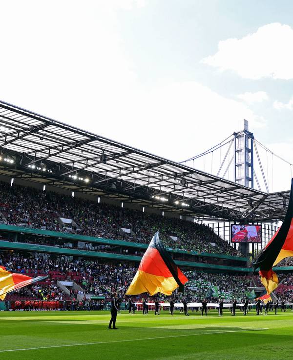 Deutschland-Fahnen im Rhein-Energie-Stadion in Köln.