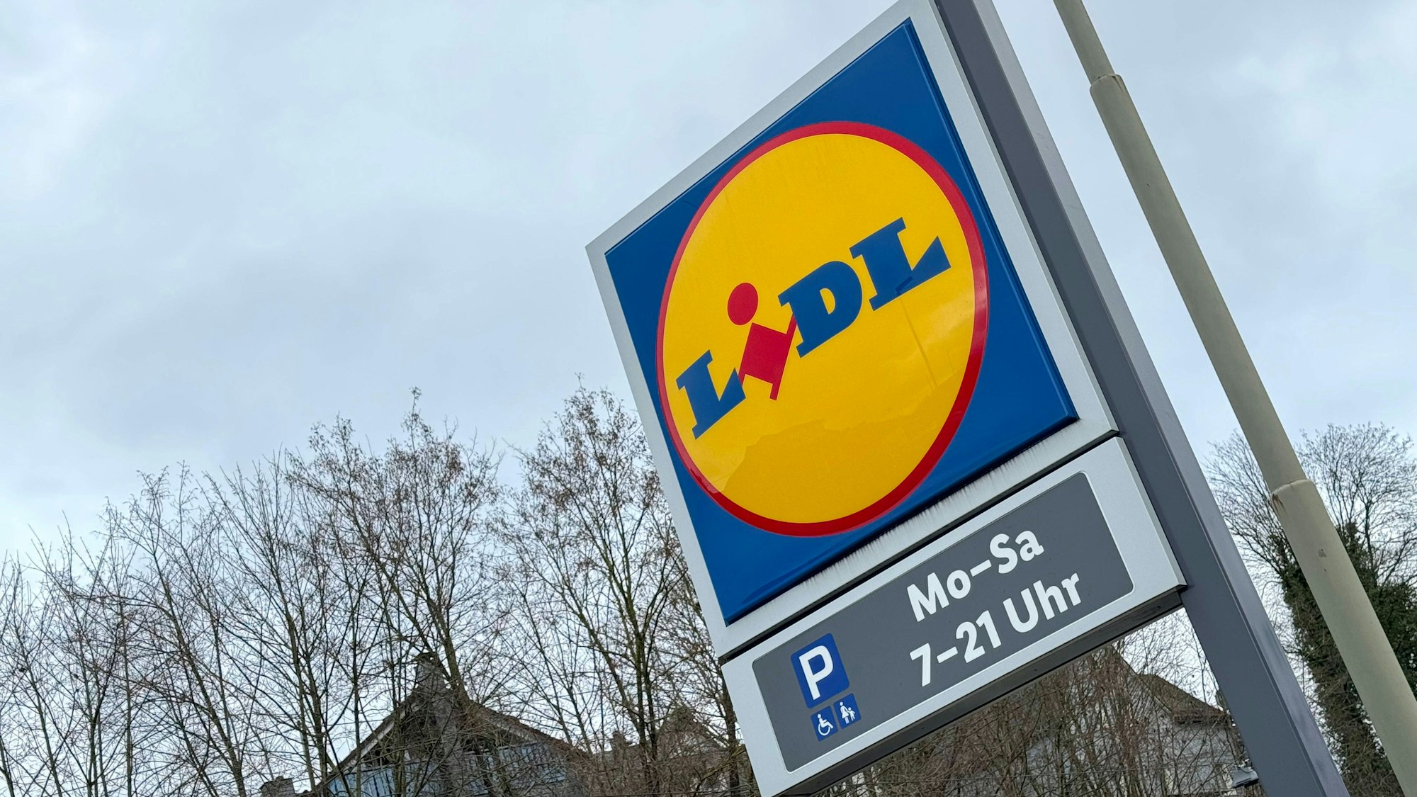 Das Logo einer Lidl-Filiale.
