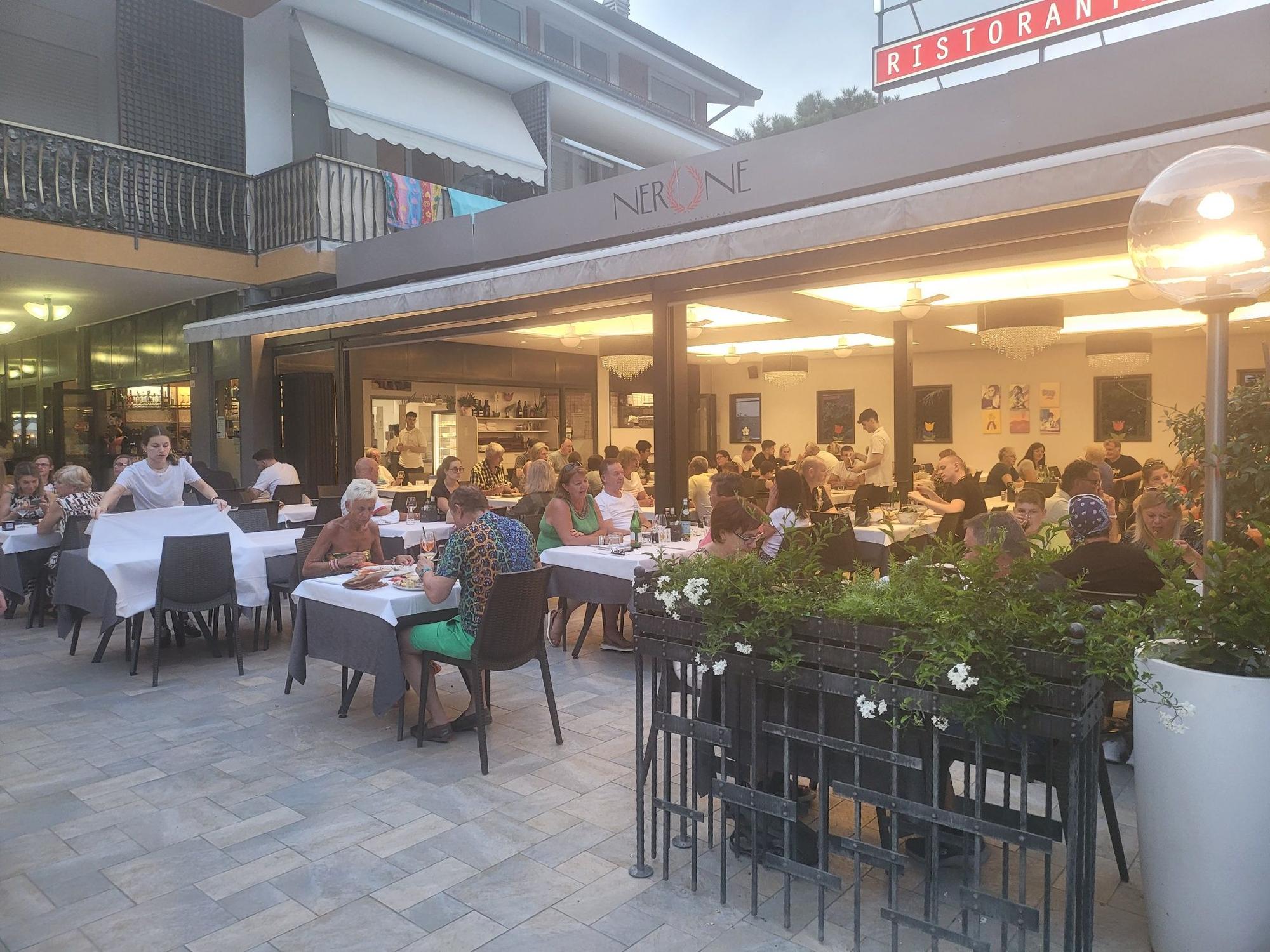 Pizzeria „Nerone“ im Zentrum von Lignano 2023