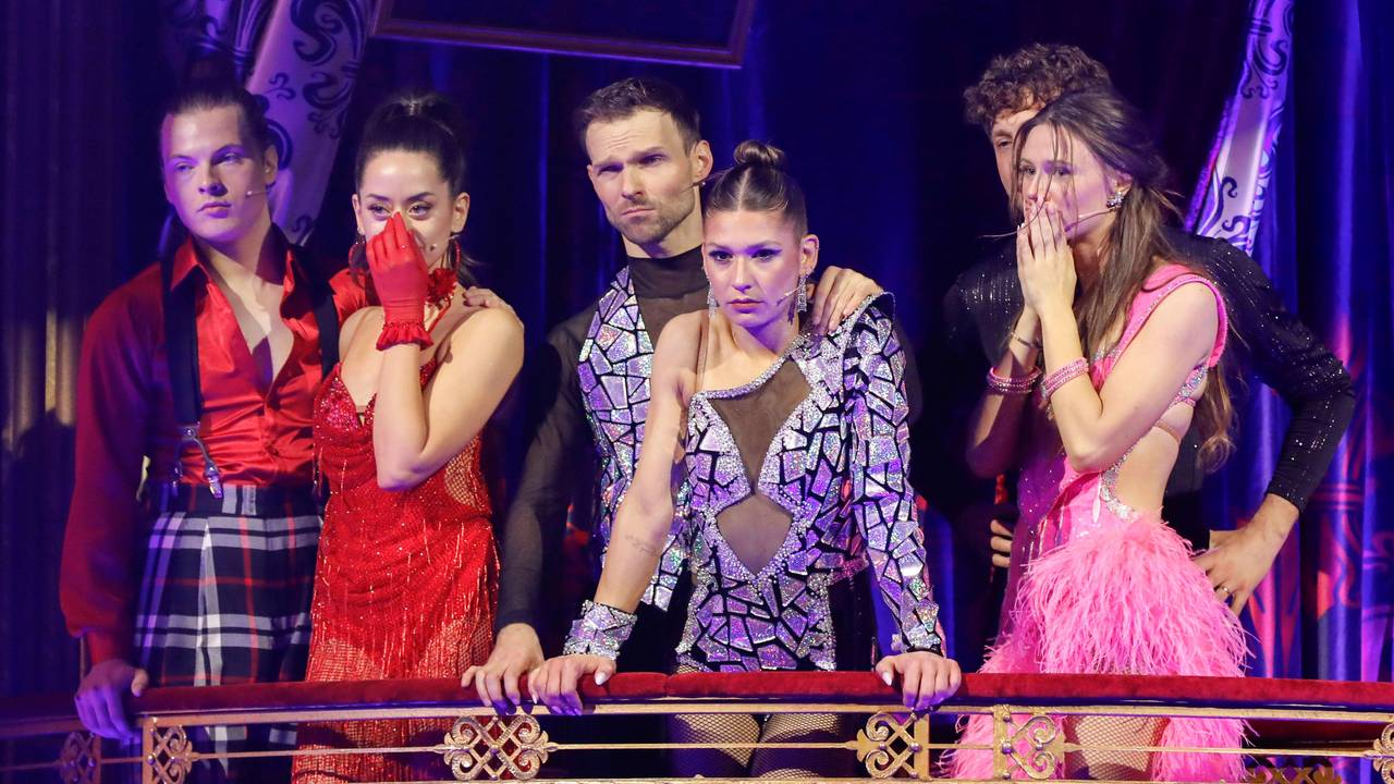 Das Foto zeigt Gabriel Kelly, Malika Dzumaev, Vadim Garbuzov, Jana Wosnitza, Ann-Kathrin Bendixen und Valentin Lusin in der zehnten Live-Show am 10. Mai 2024.