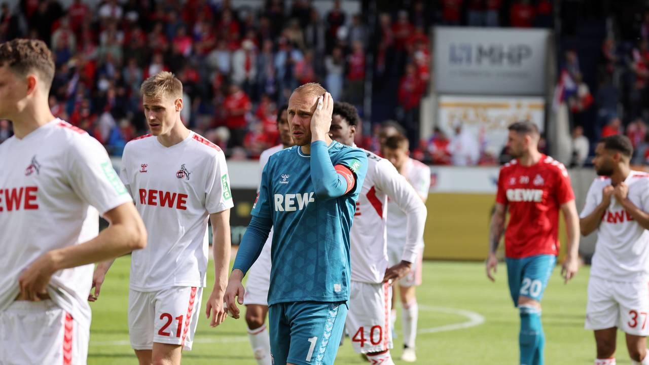 Marvin Schwäbe trauert nach dem Abstieg des 1. FC Köln.