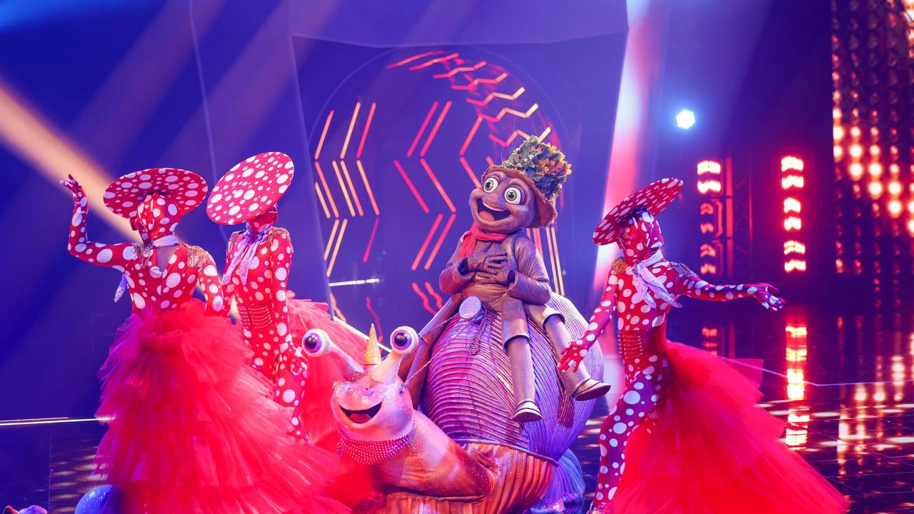 Die Figur ·Der Floh· steht im Finale der Prosieben-Show "The Masked Singer" auf der Bühne