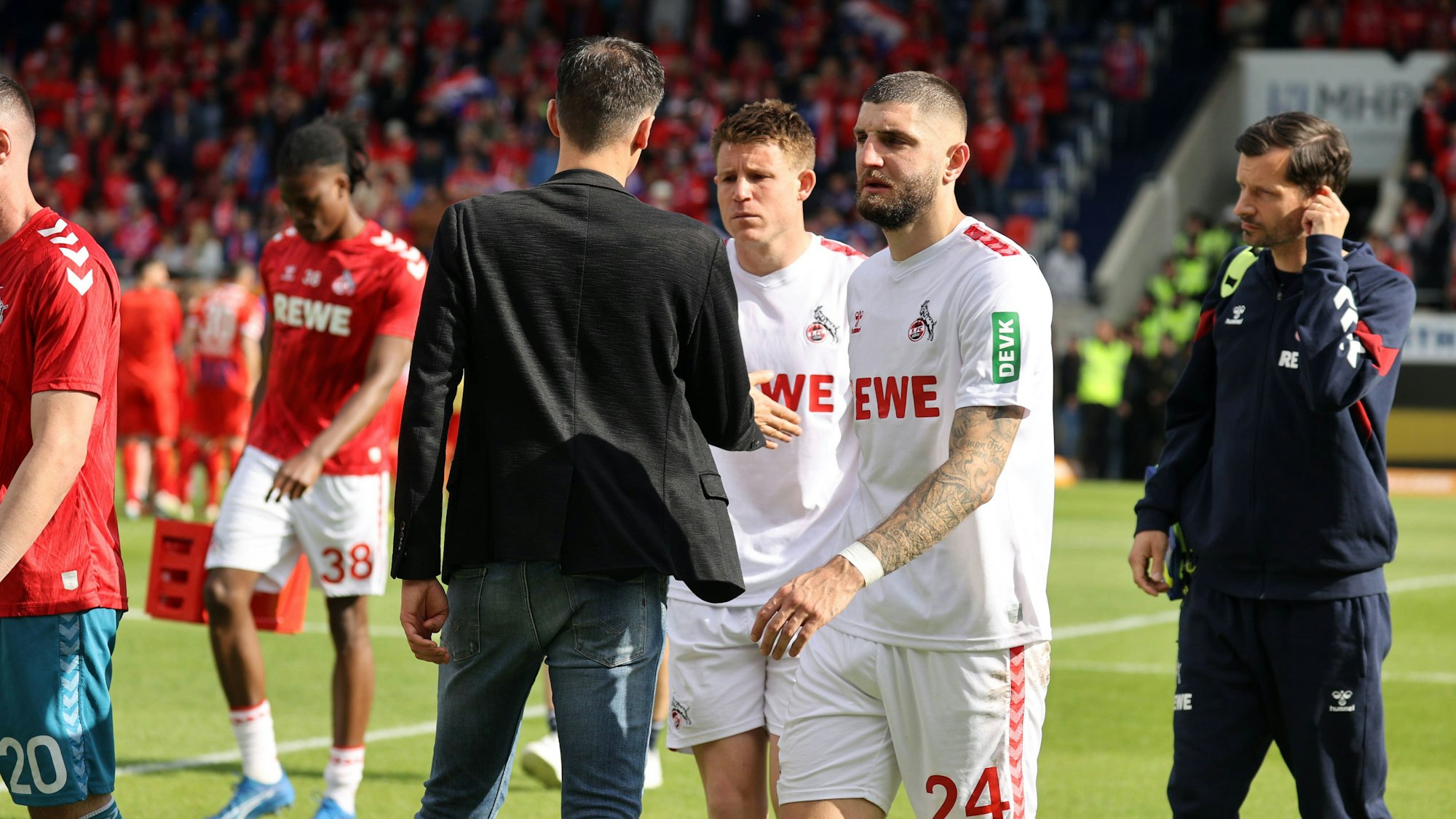 Christian Keller nach dem FC-Abstieg mit Dominique Heintz und Jeff Chabot.