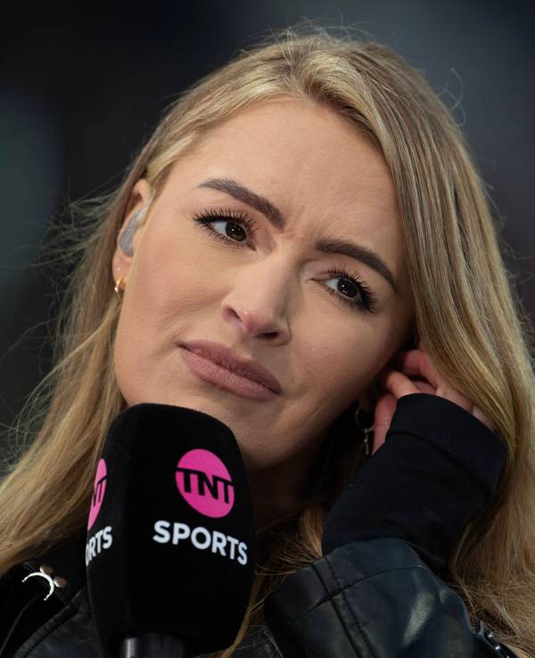 Sportmoderatorin Laura Woods am Rande des Premier-League-Spiels Newcastle United gegen den FC Everton.