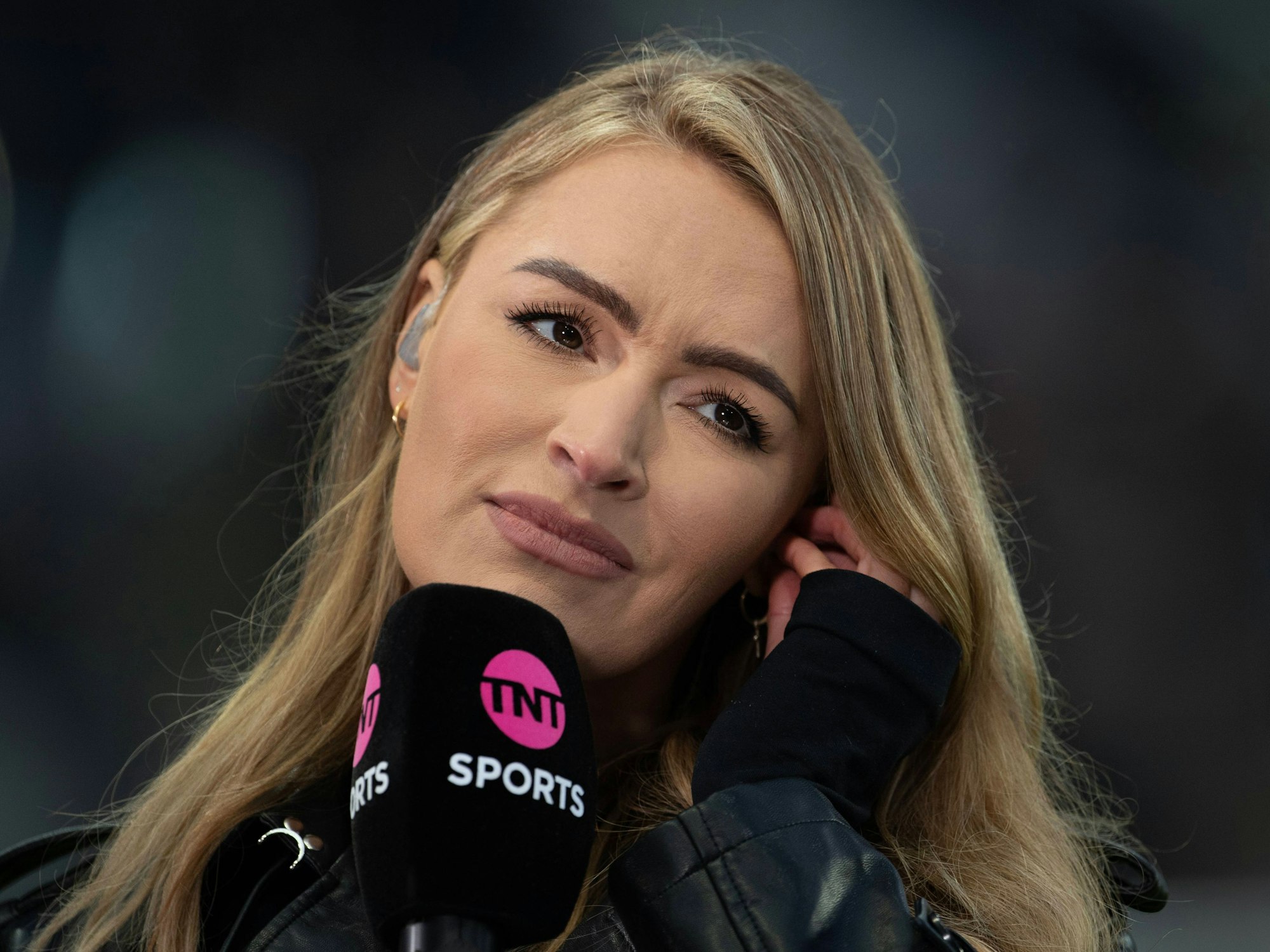 Sportmoderatorin Laura Woods am Rande des Premier-League-Spiels Newcastle United gegen den FC Everton.