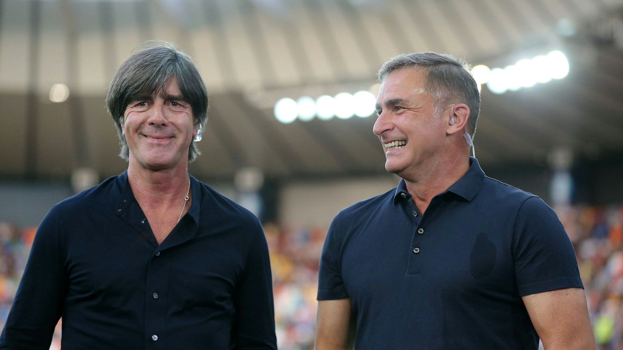 Joachim Löw und Stefan Kuntz (r.) während einer TV-Übertragung mit guter Laune.