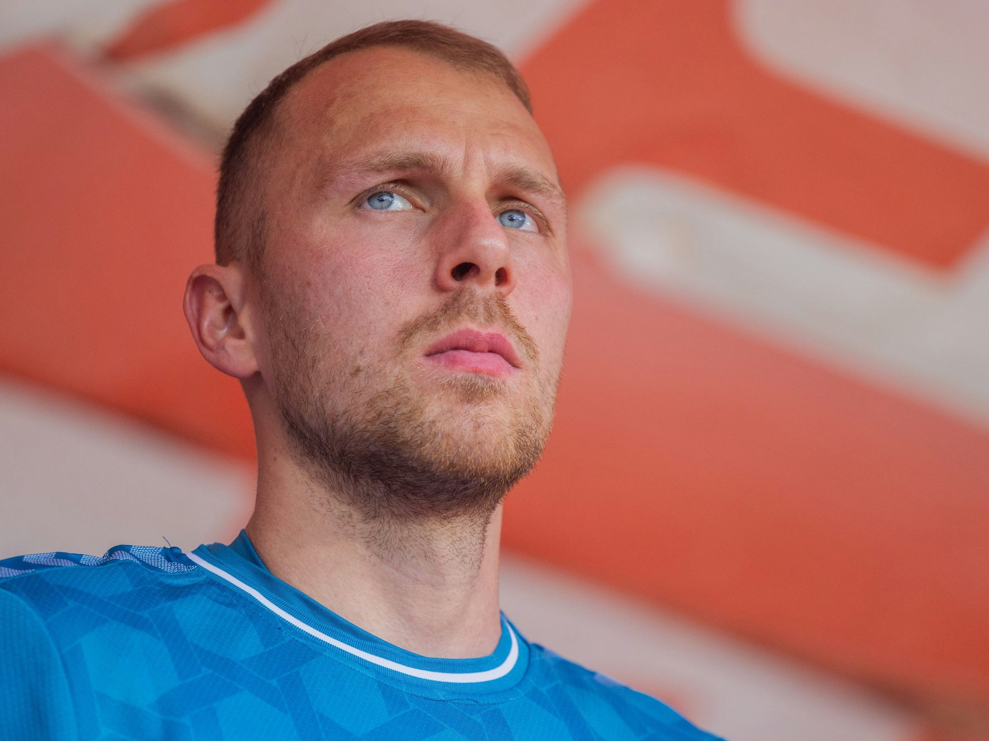 Kölns Torwart Marvin Schwäbe vor dem Spiel im Rhein-Energie-Stadion.