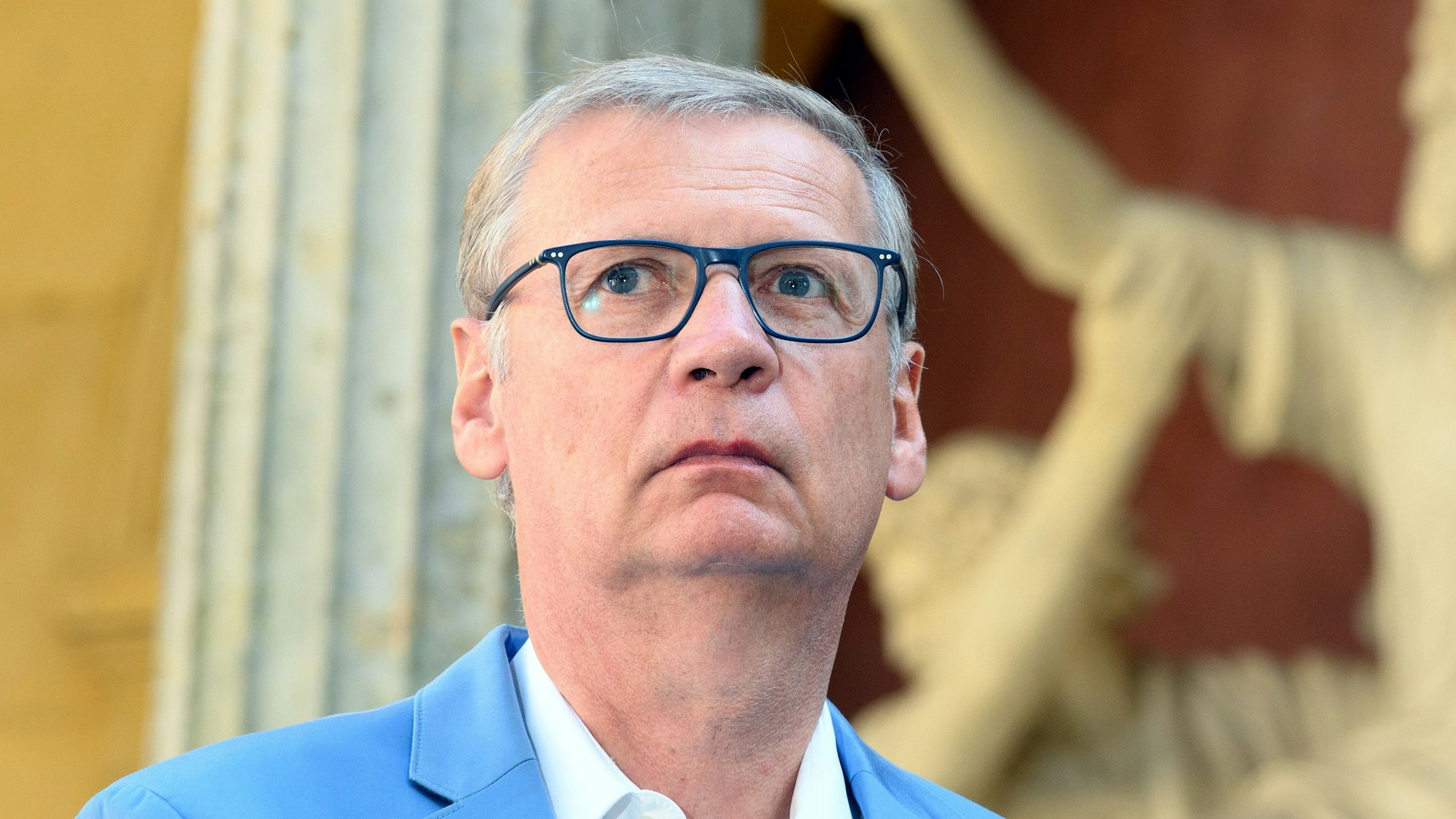 Günther Jauch, Fernsehmoderator und Entertainer, steht während der Pressekonferenz zur Spendenaktion für den Erhalt der Campanile der Friedenskirche im Park Sanssouci.