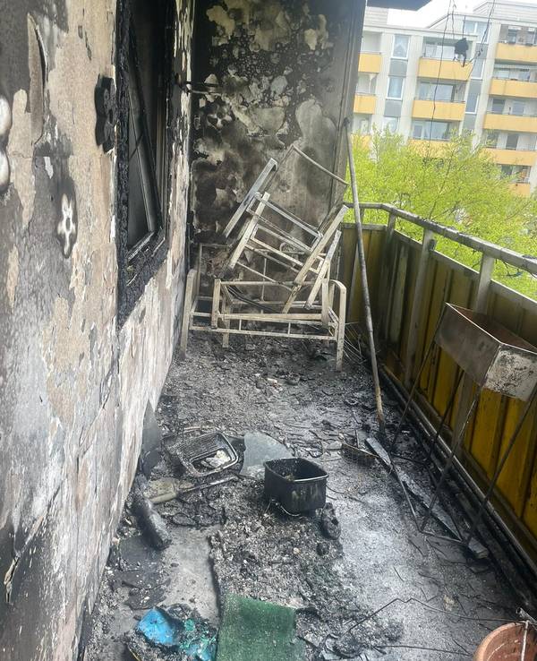 Ein ausgebrannter Balkon.