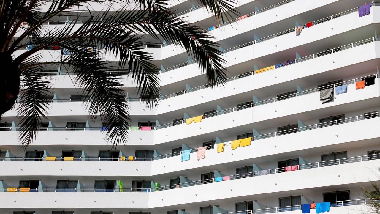Balkone von einem Hotel auf Mallorca, hier im Juli 2020 in Palma De Mallorca.