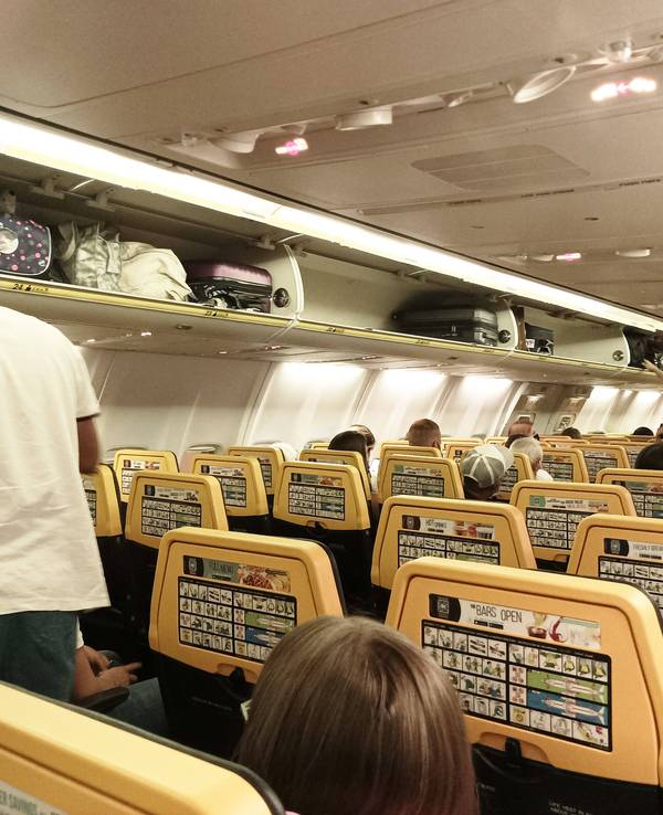 Auch ein Ryanair-Flug kann wegen versteckter Gebühren teuer ausfallen. Nun hat ein Tourist auf Mallorca der Fluggesellschaft ein Schnippchen geschlagen (Symbolbild).