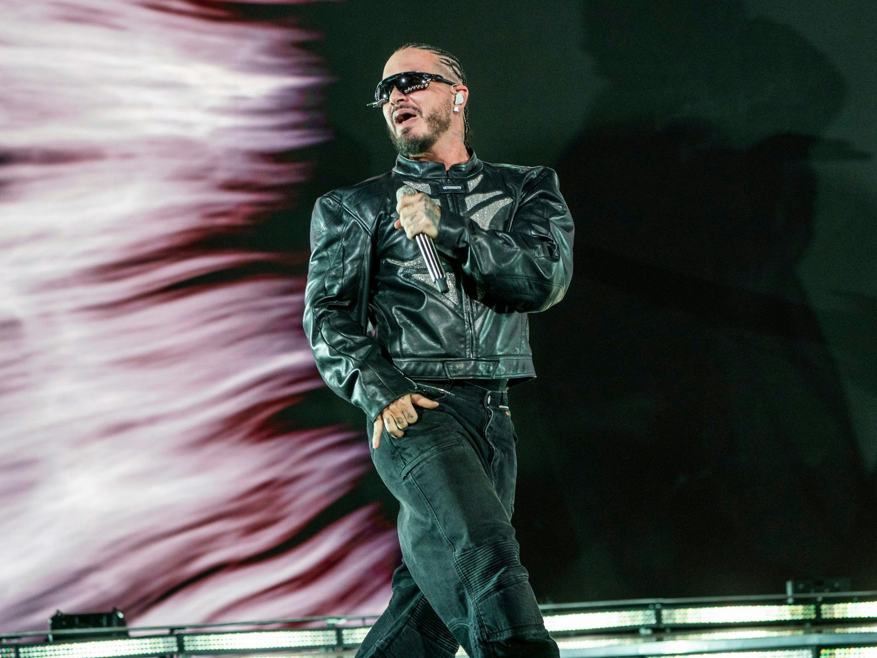 J Balvin beim Auftritt.