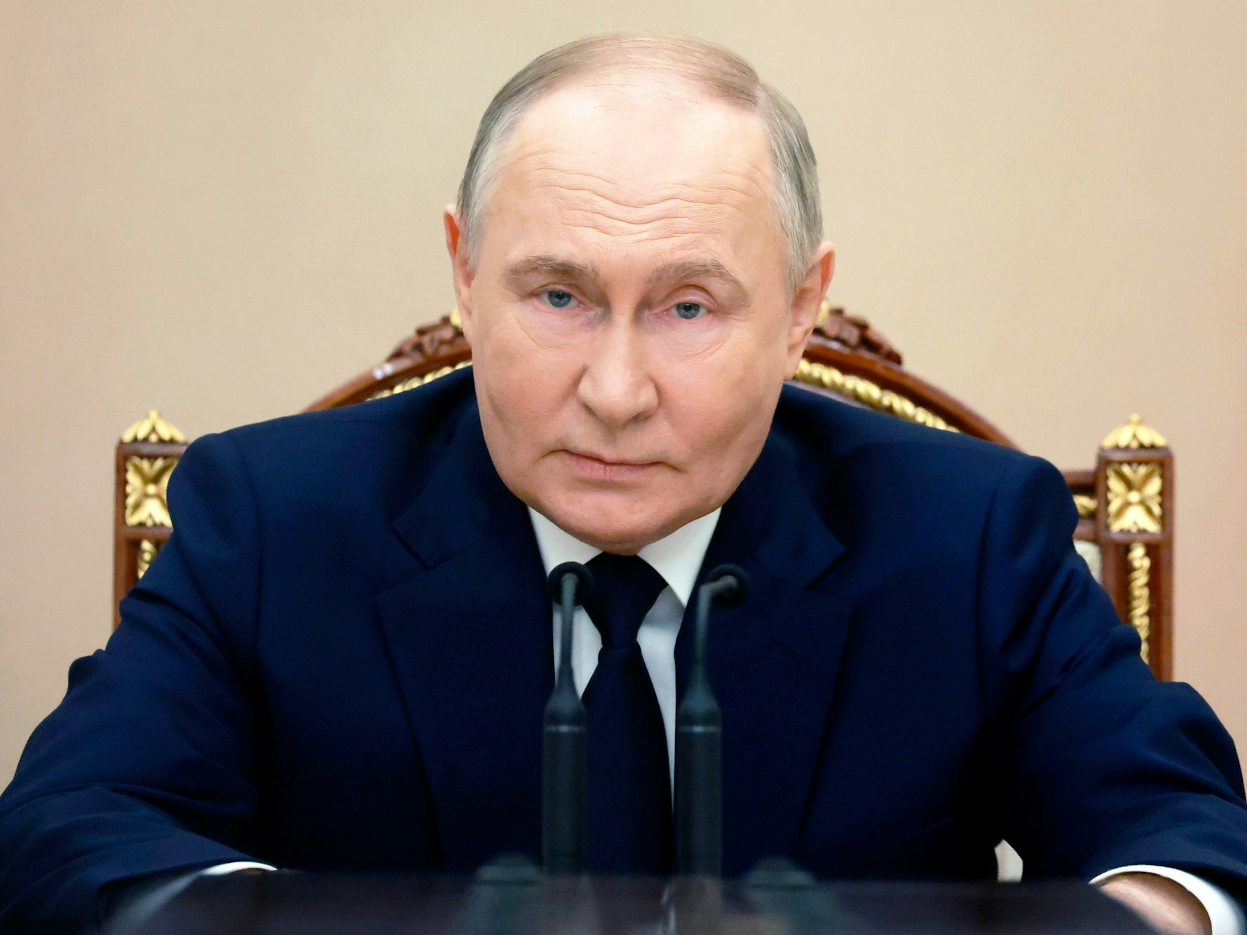 Putin während eines Treffens Mitte Mai im Kreml in Moskau: Pläne Russlands, seine Seegrenzen eigenmächtig in Gewässer Finnlands und Litauens auszudehnen, haben die Regierungen in Helsinki und Vilnius alarmiert.
