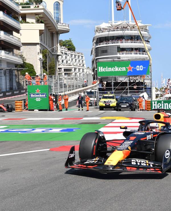 Max Verstappen auf der Rennstrecke der Formel 1 in Monaco.