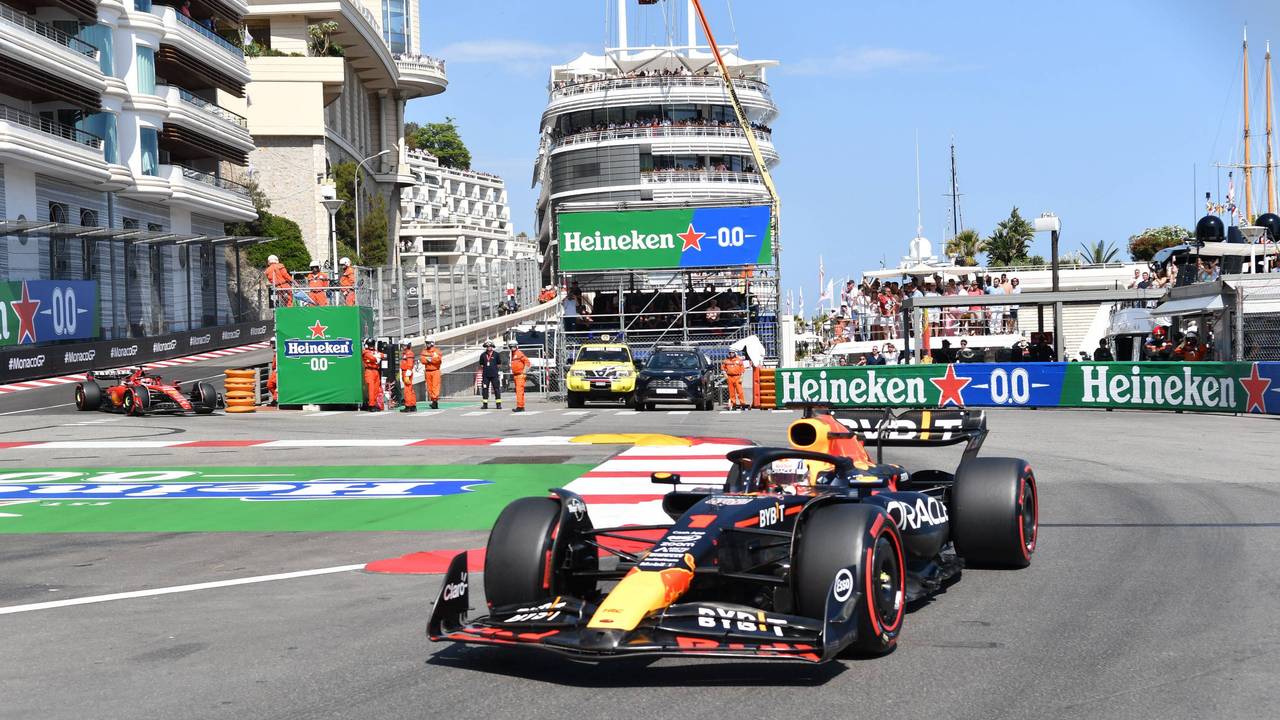 Max Verstappen auf der Rennstrecke der Formel 1 in Monaco.