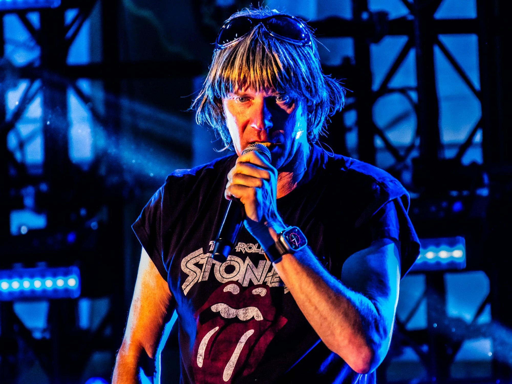 Mickie Krause
steht auf der Bühne.