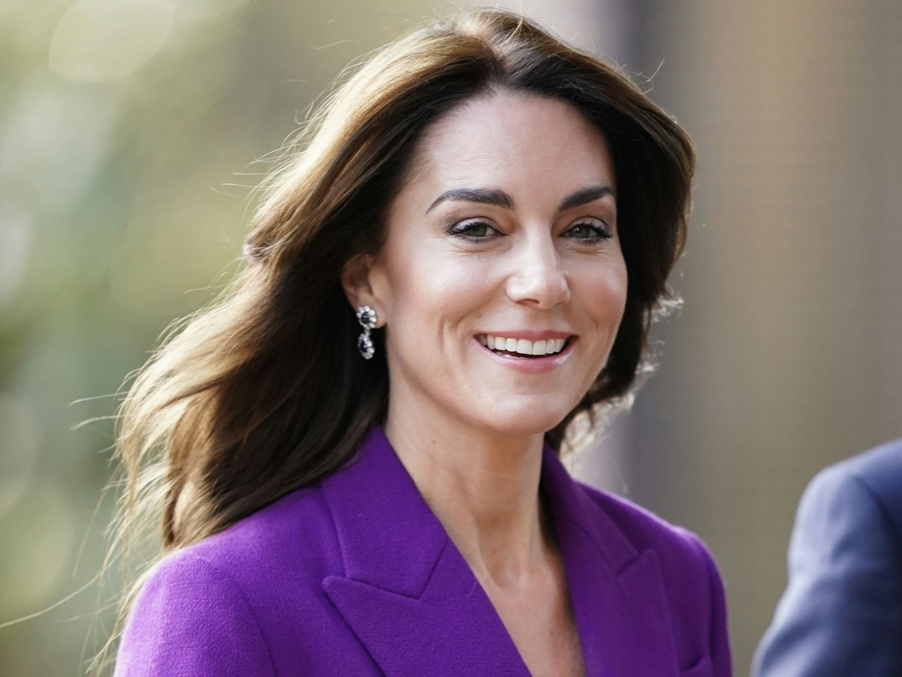 Kate, Prinzessin von Wales, lächelt bei ihrer Ankunft zum Nationalen Symposium „Shaping Us“ vom königlichen Stiftungszentrums „Early Childhood“ im Design Museum, hier im November 2023.