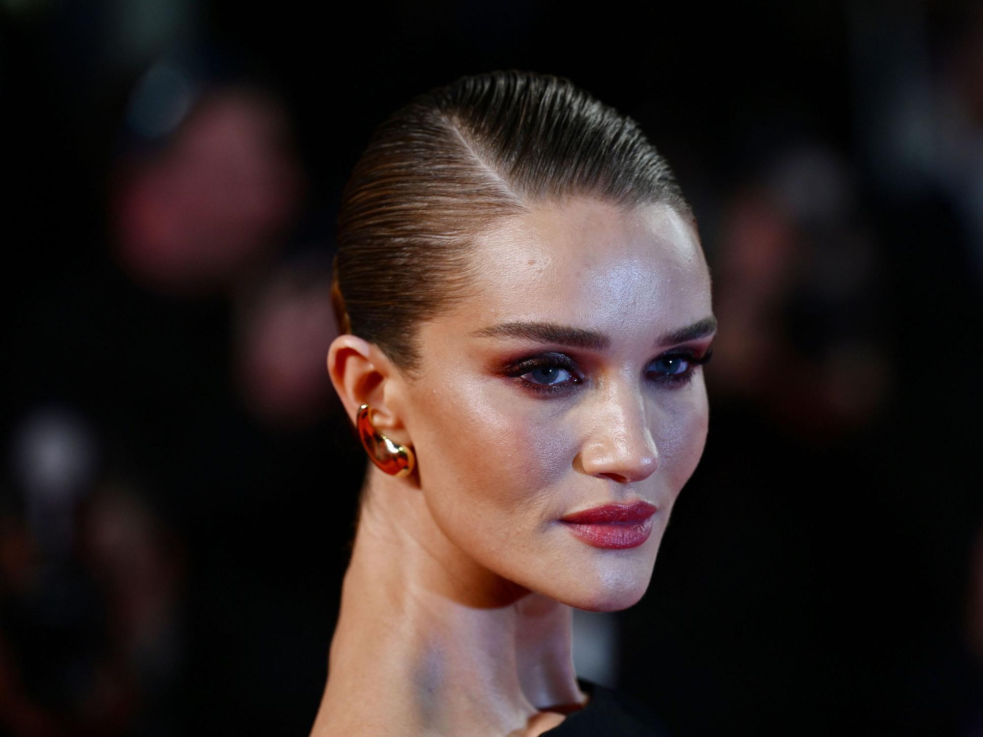 Model Rosie Huntington-Whiteley, hier am 20. Mai 2024 in Cannes, teilte einen freizügigen Schnappschuss auf Instagram.