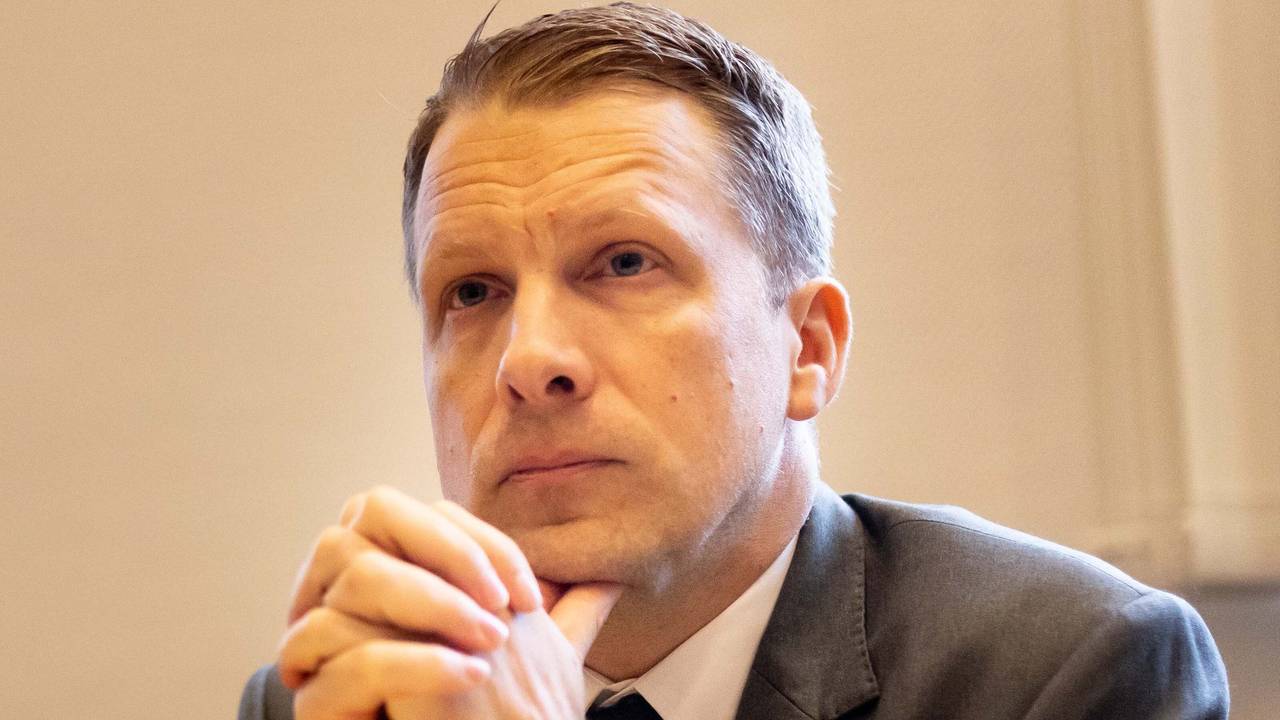 Oliver Pocher sitzt als Zeuge im Amtsgericht. Vor dem Dortmunder Amtsgericht beginnt nach einer Attacke auf Comedian Pocher ein Strafprozess gegen den Rapper Fat Comedy. Die Attacke auf den Comedian hatte sich am Rande eines Boxkampfs in Dortmund 2022 ereignet. Der Anklagevorwurf gegen Rapper Fat Comedy lautet auf vorsätzliche Körperverletzung. Pocher tritt als Nebenkläger auf und ist Zeuge in dem Prozess. +++ dpa-Bildfunk +++