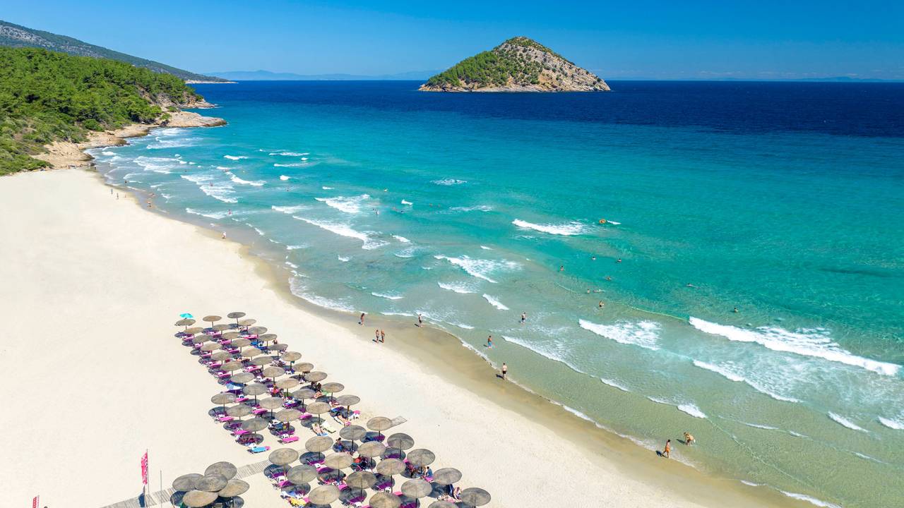 Ein Strand in Griechenland.