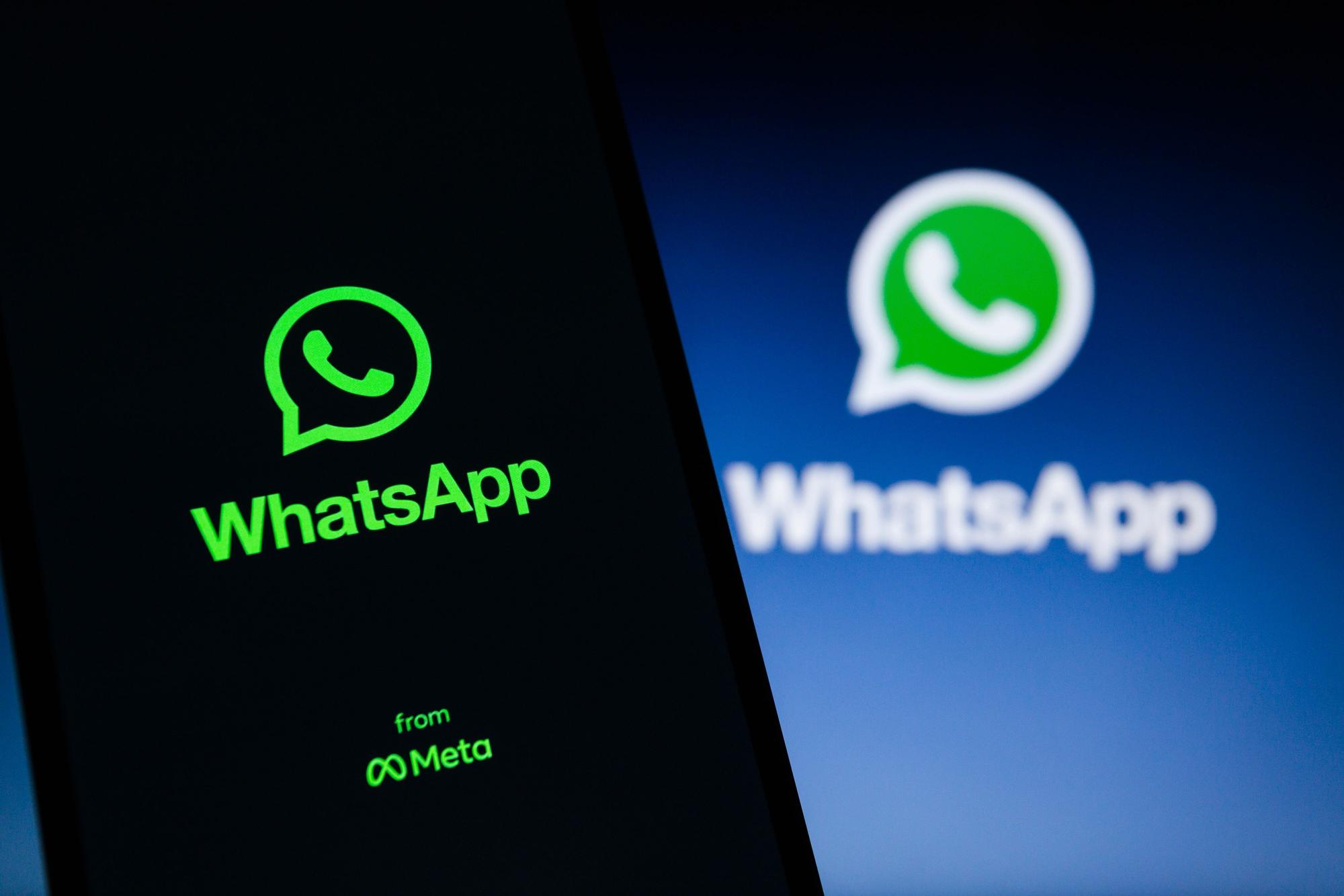 Das Icon der App Whatsapp ist auf einem Smartphone zu sehen
