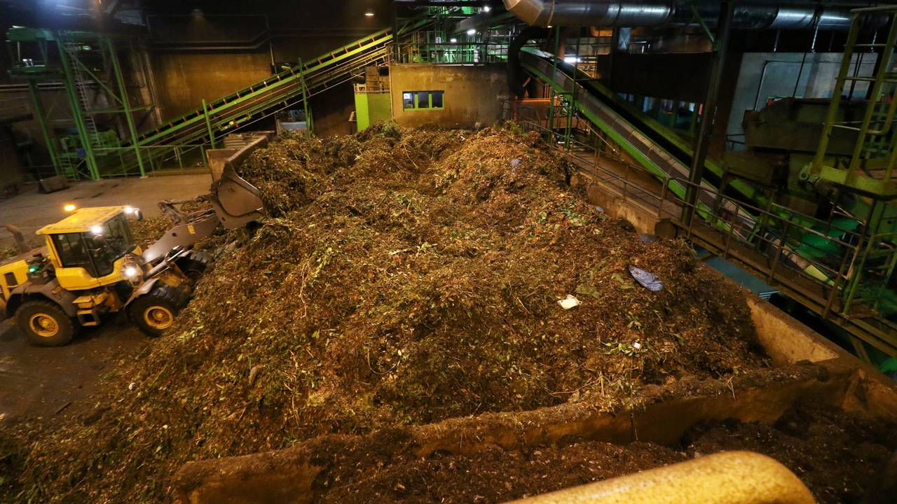 Blick auf eine Sammelstelle für Biomüll.
