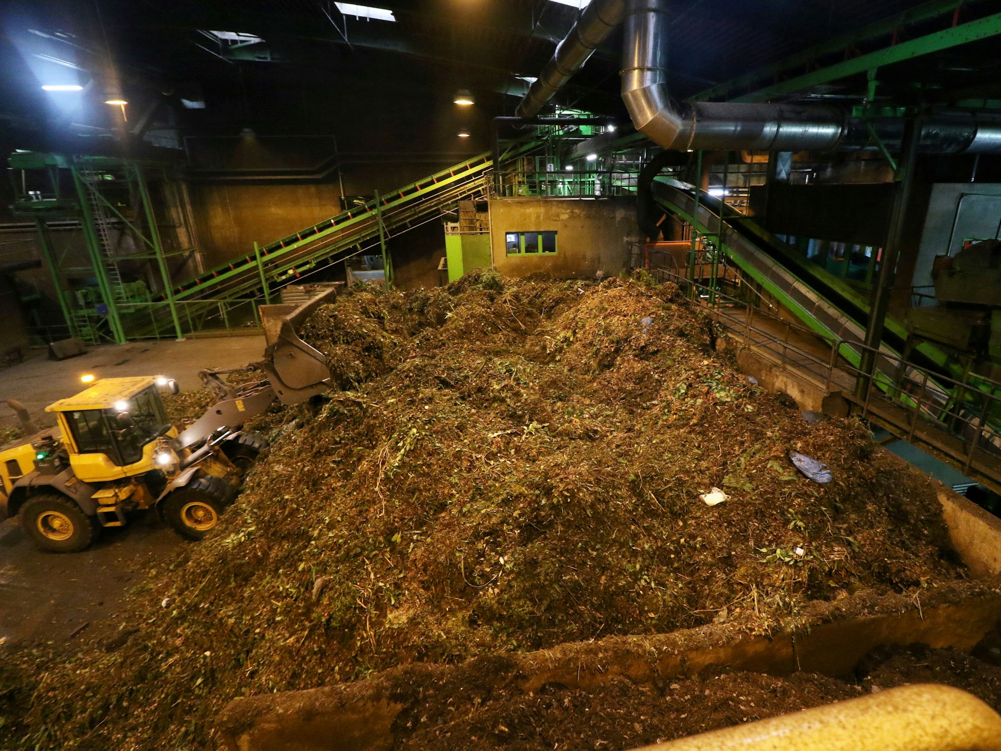 Blick auf eine Sammelstelle für Biomüll.