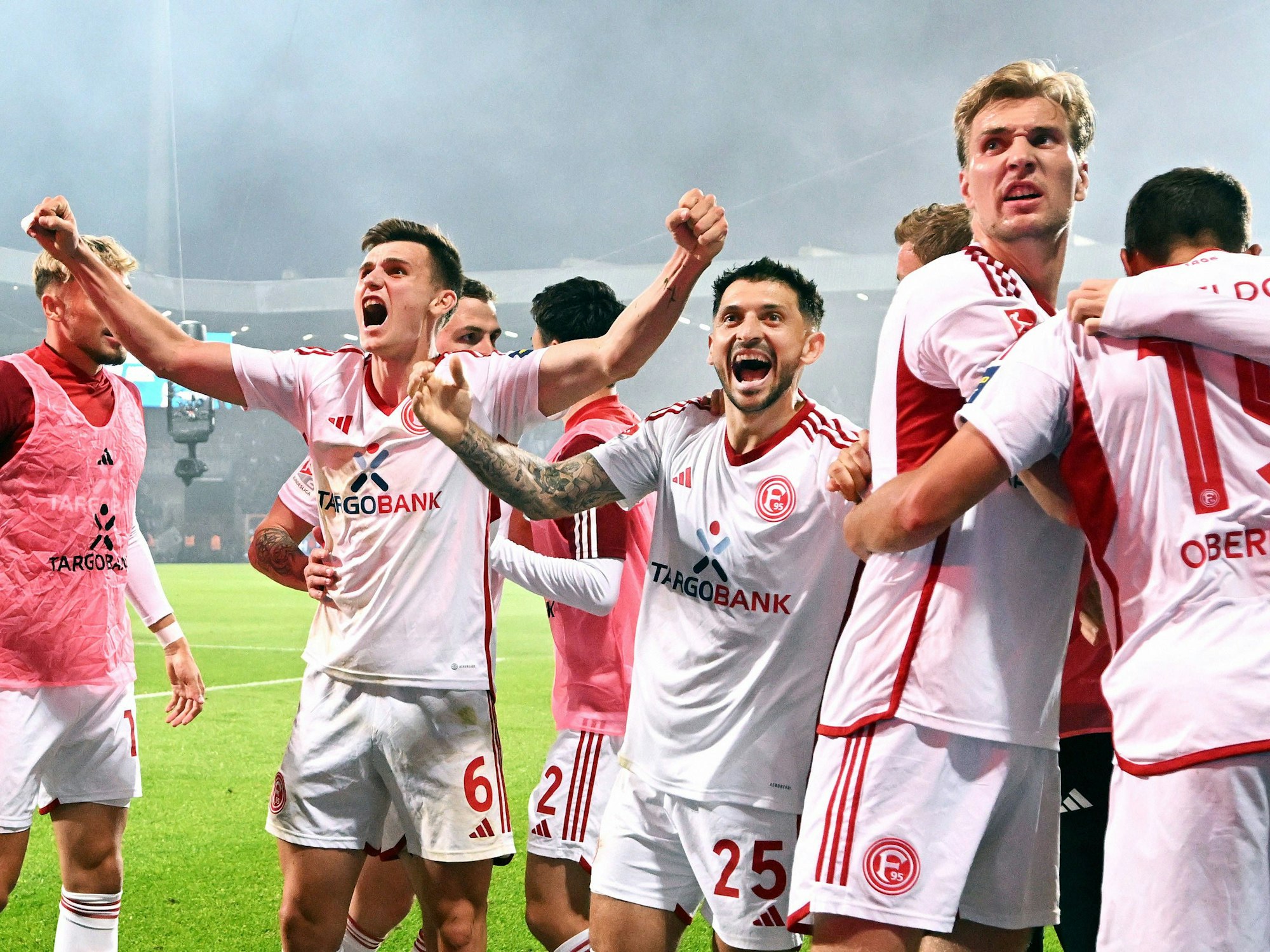 Fortuna Düsseldorf Jubel nach Sieg in Bochum.
