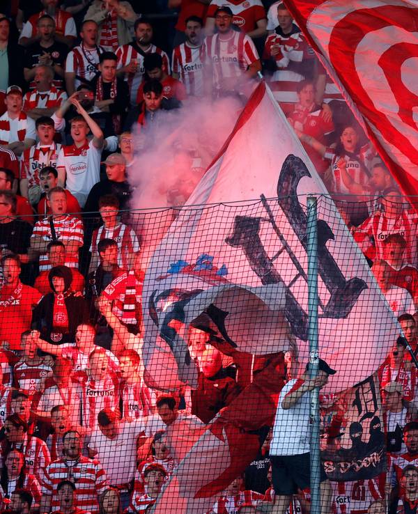 Fans von Fortuna Düsseldorf.