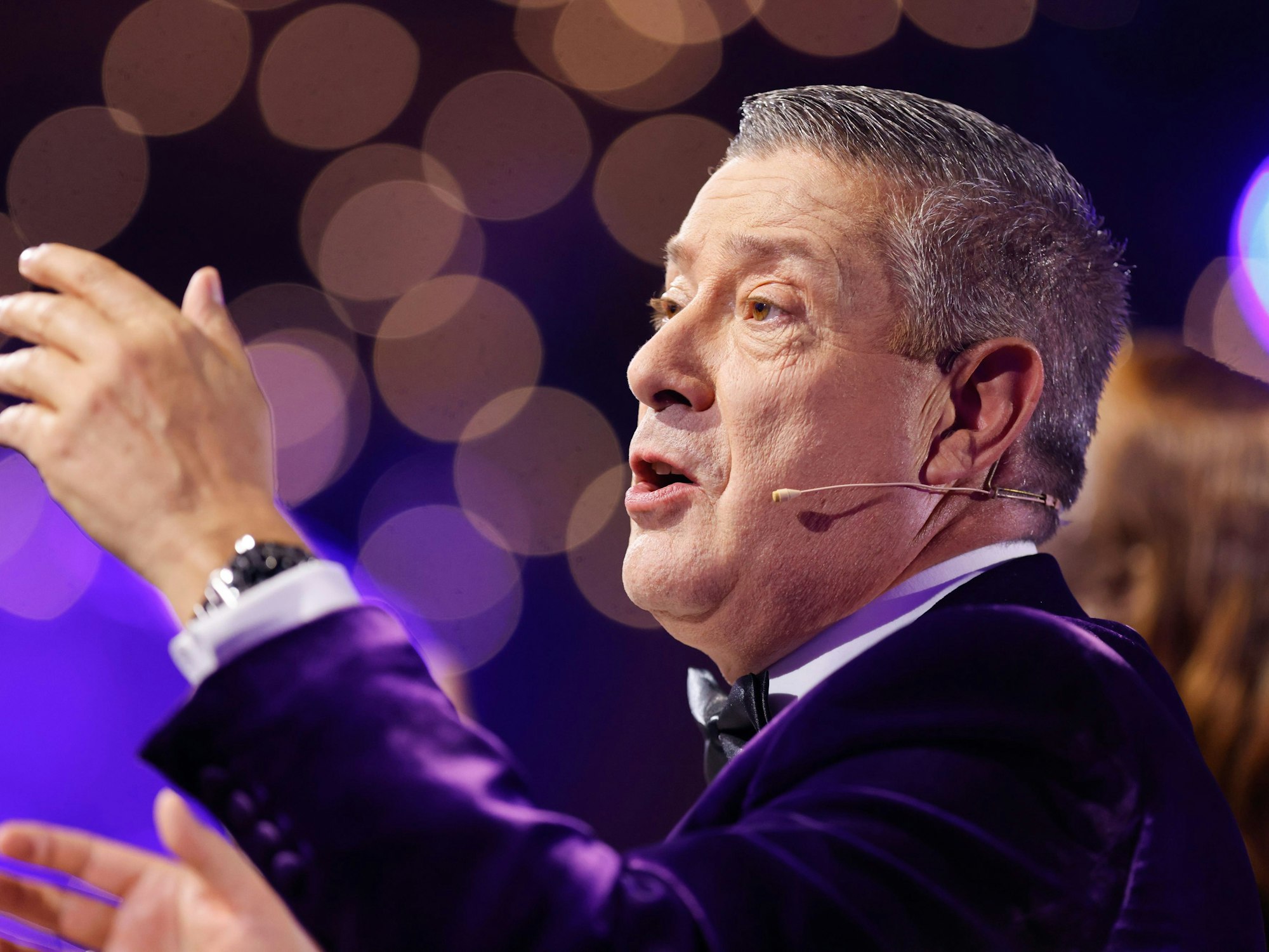 Joachim Llambi (hier am 24. Mai) konnte sich in der „Let's Dance - Profi-Challenge“ einen anzüglichen Witz nicht verkneifen.