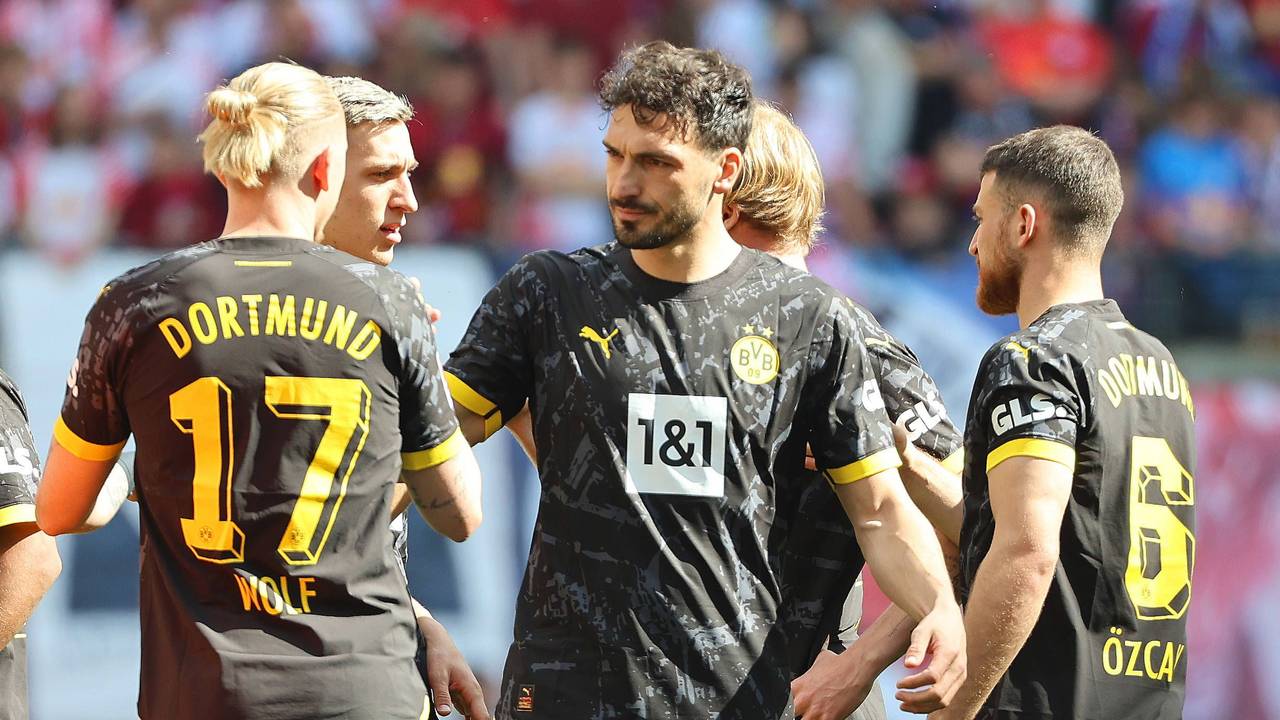 Mats Hummels mit Marius Wolf, Nico Schlotterbeck und Salih Özcan.
