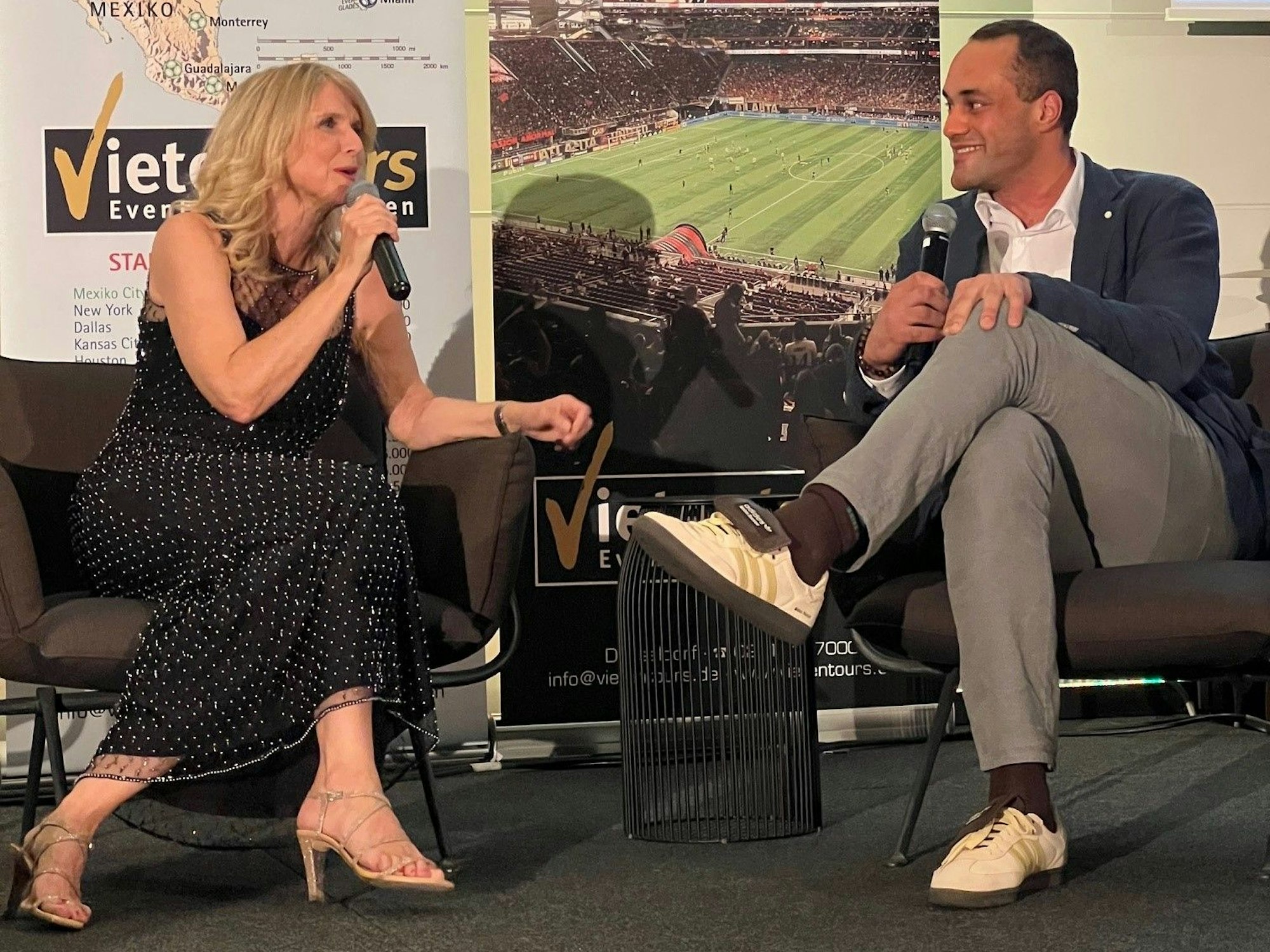 Julian Moses mit Petra Vieten.