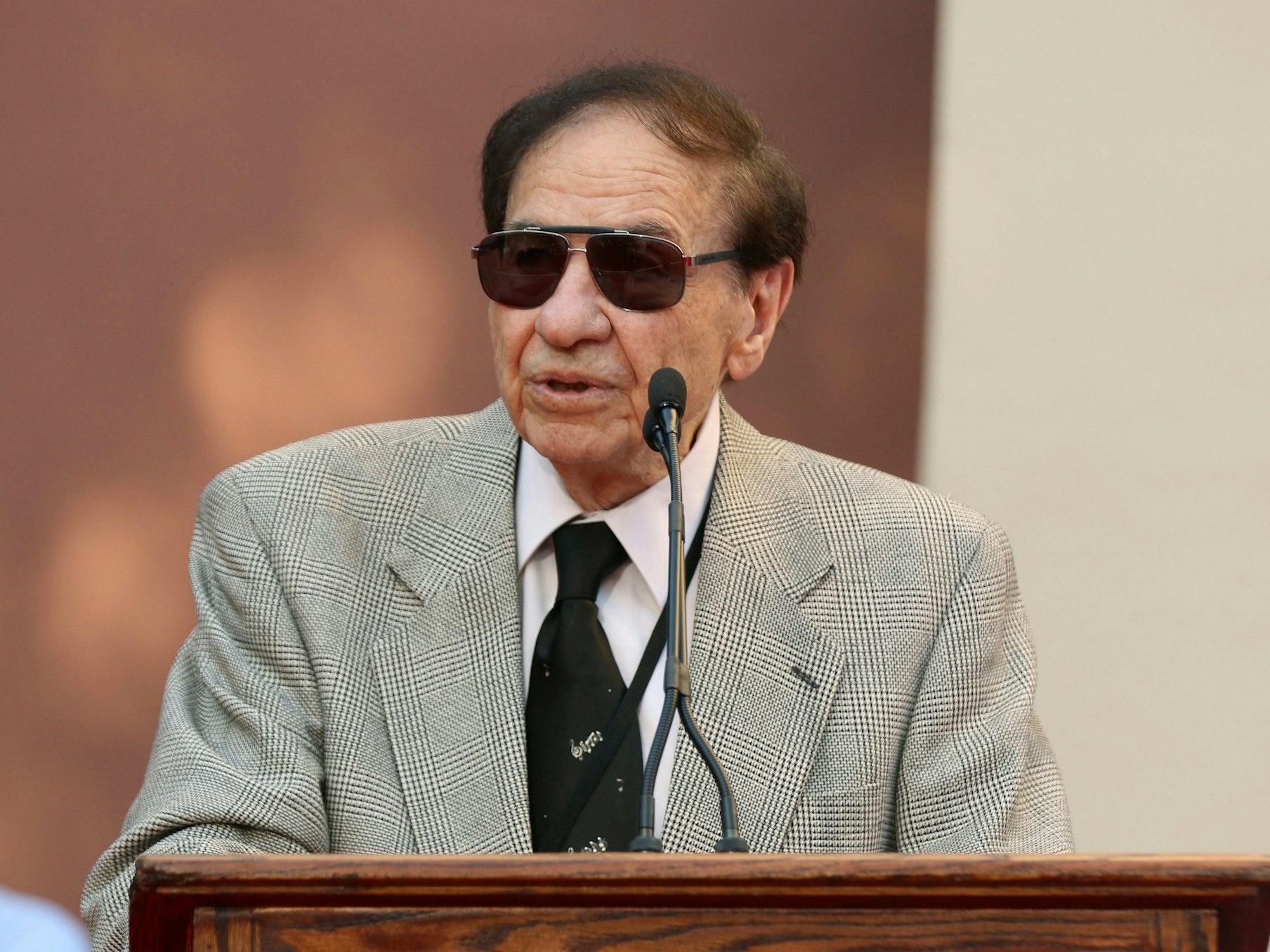 Der für seine Disney-Songs bekannte US-Komponist Richard Sherman (hier 2018) ist im Alter von 95 Jahren gestorben.