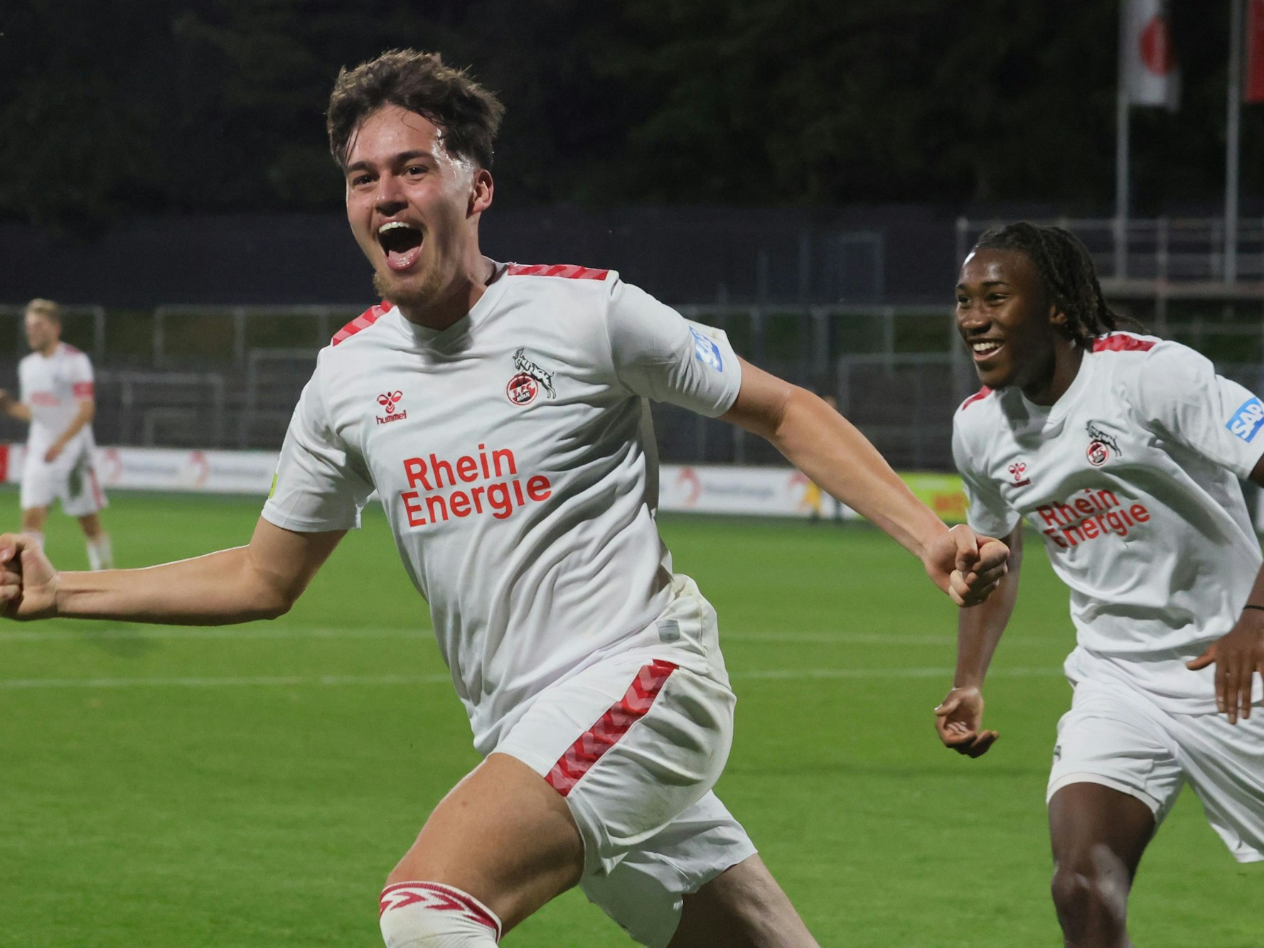 Rijad Smajic jubelt über einen Treffer gegen Wegberg-Beeck.