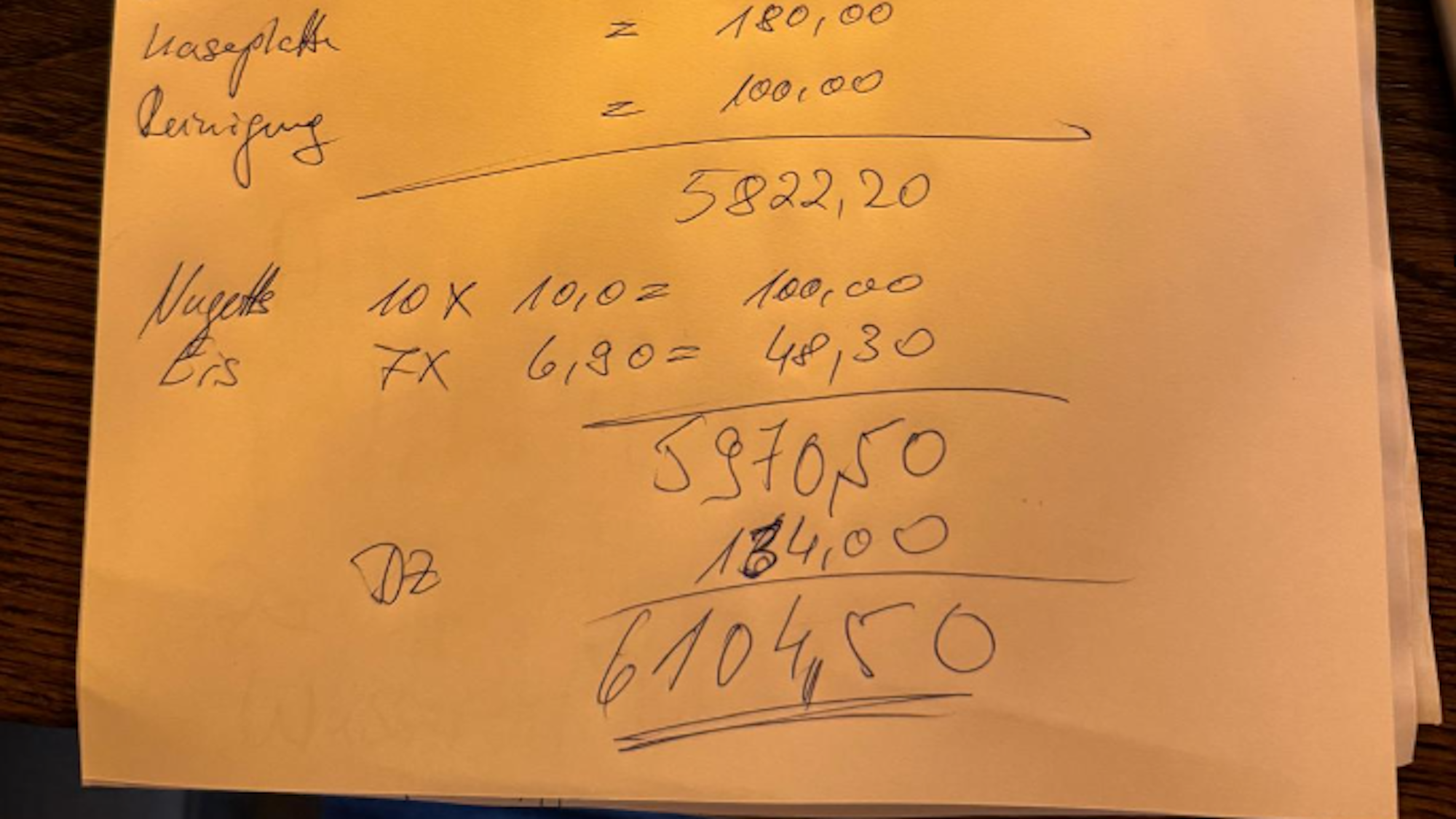 Diese 6100-Euro-Rechnung auf einem handgeschriebenen Zettel sorgte für einen Schock bei einem Brautpaar.